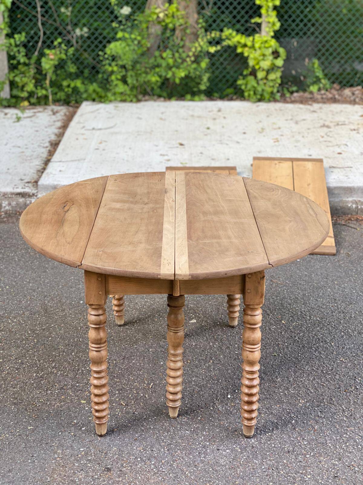 Louis Philippe XVIII century extendable round dining table, renovated, 200cm