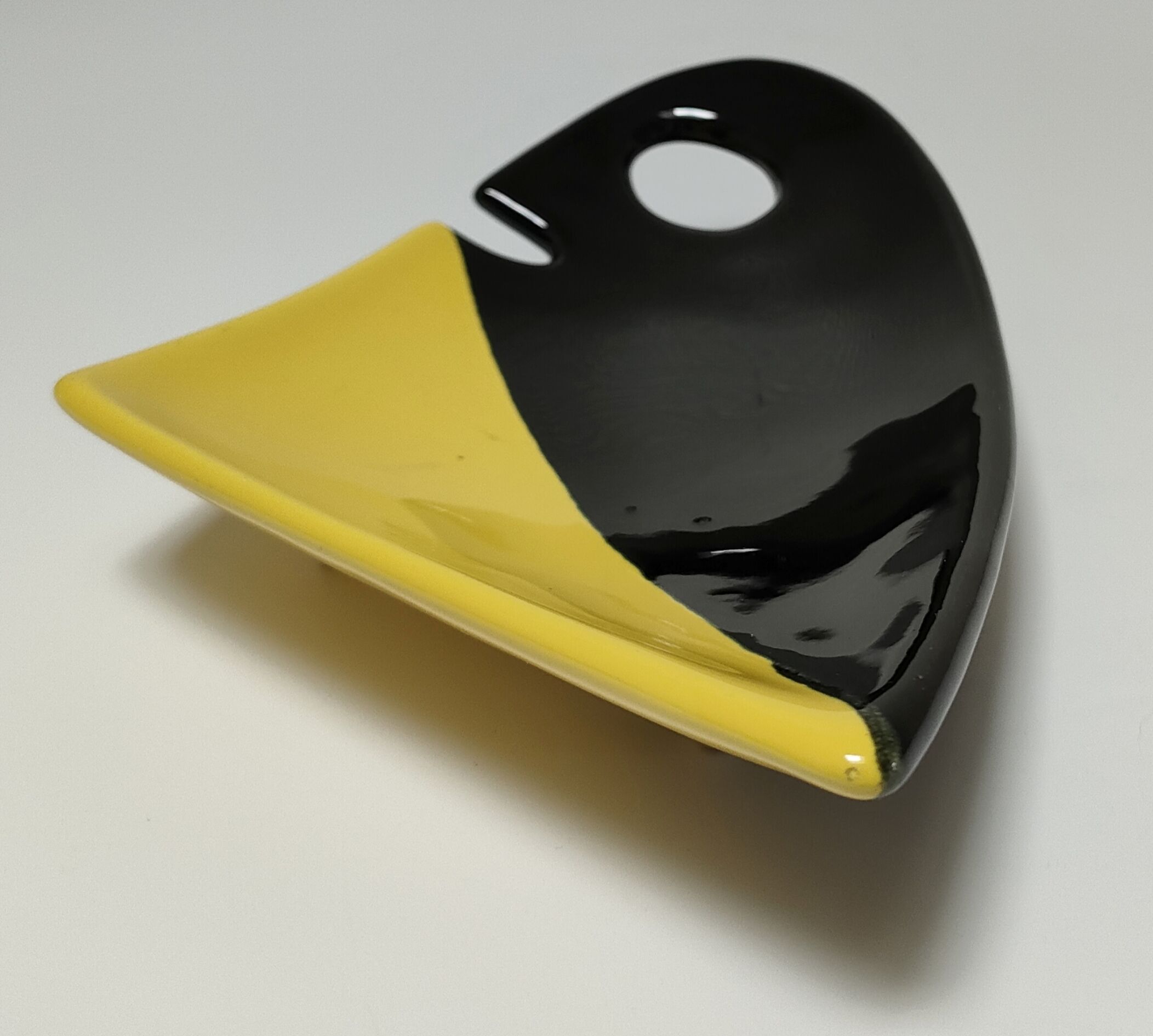 Empty pocket anthropomorphic ceramic black and yellow design 50s