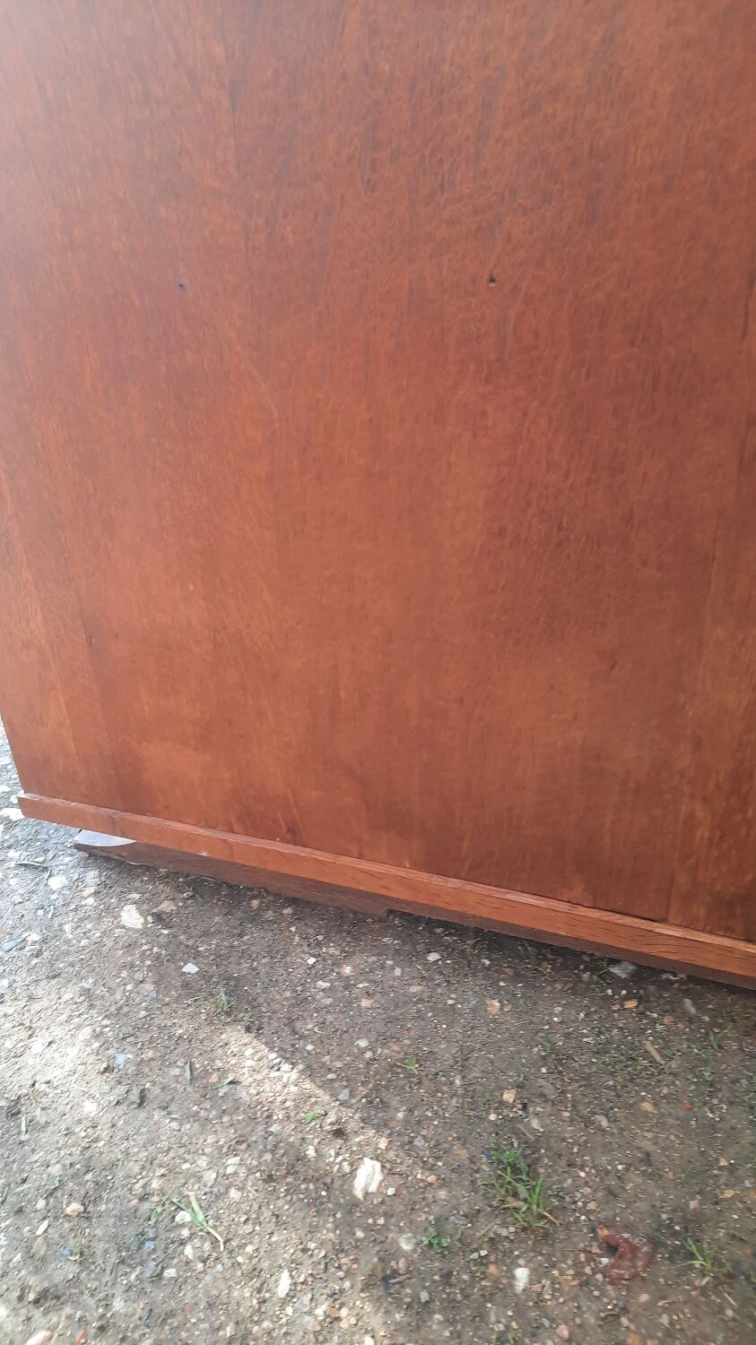 Asymmetrical cabinet