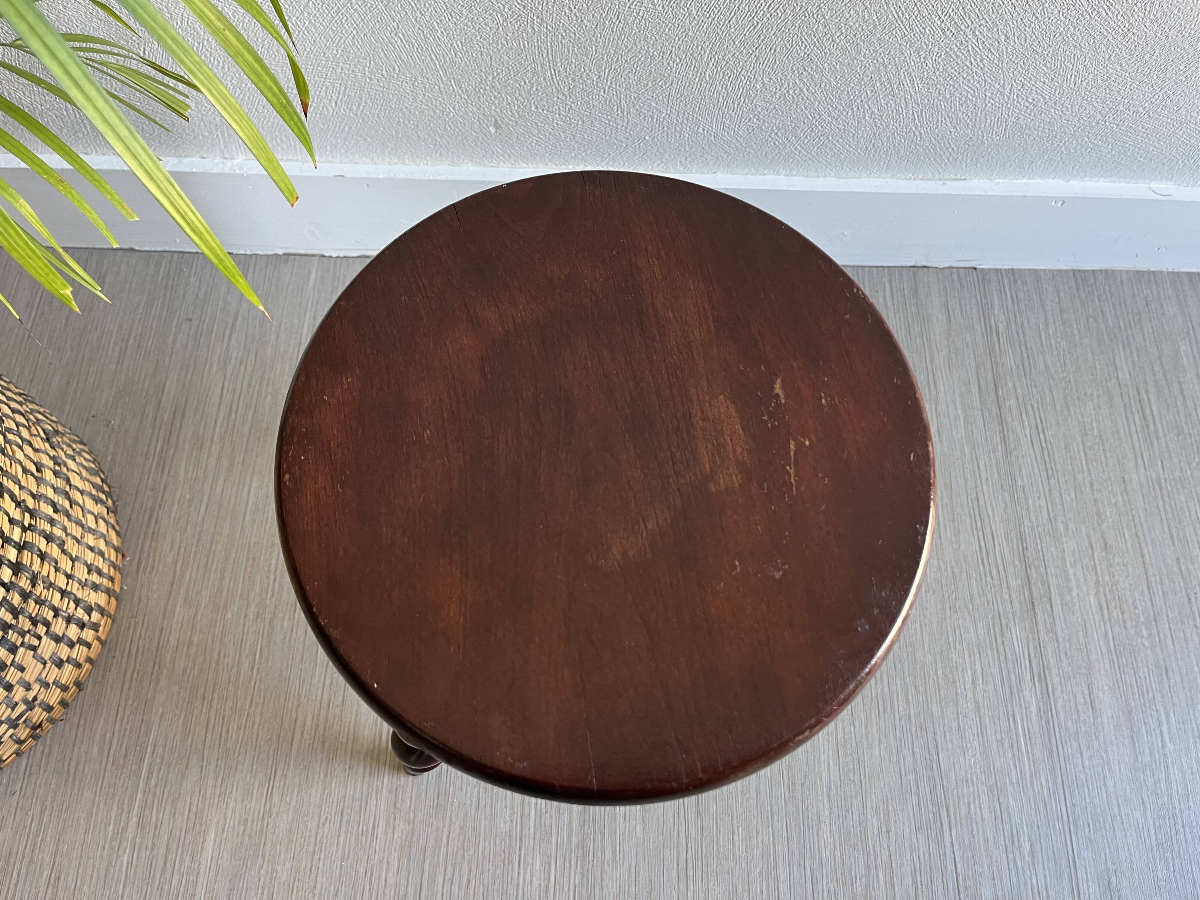 Tabouret tripode bois