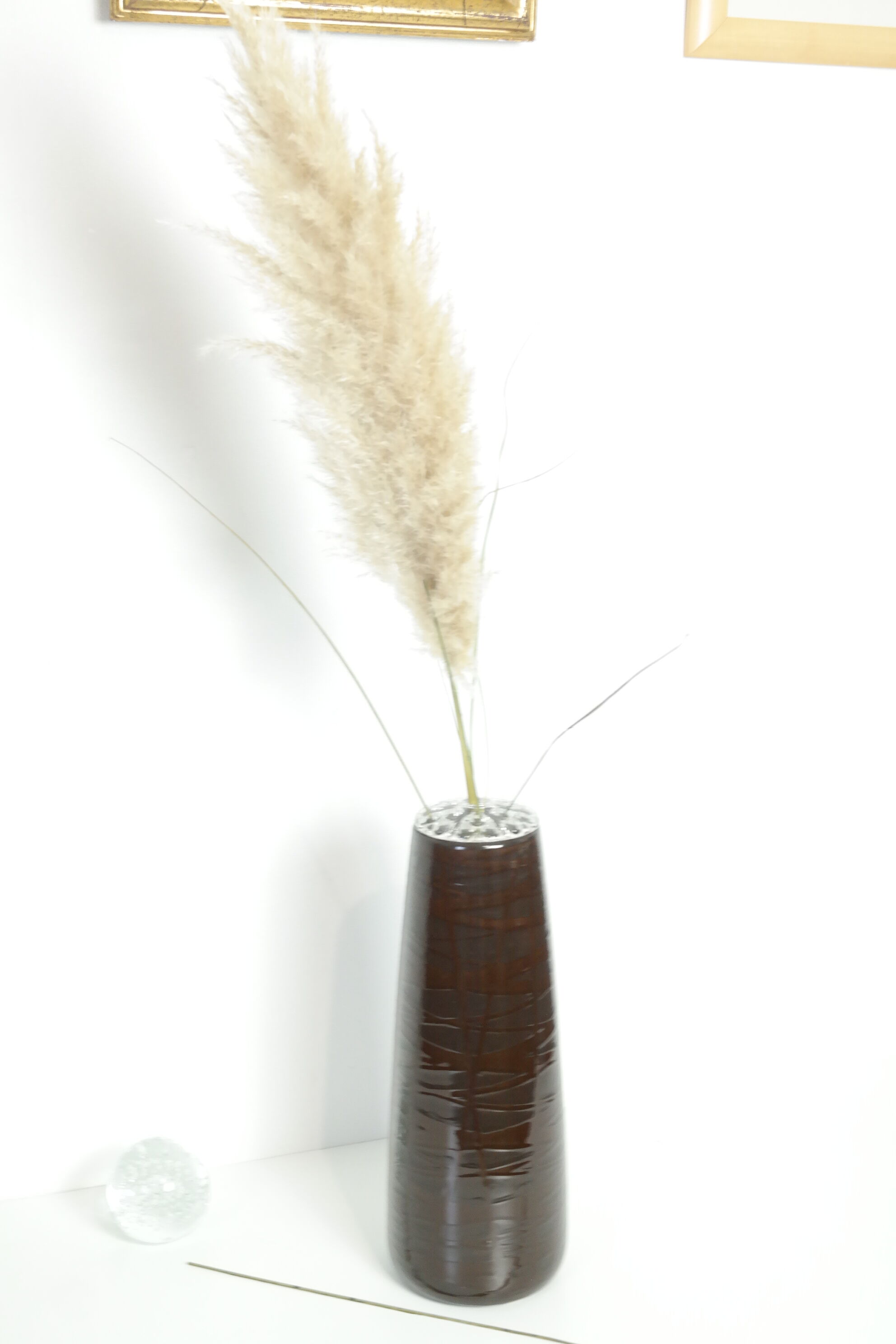 Vase ceramic flowers and brown glass