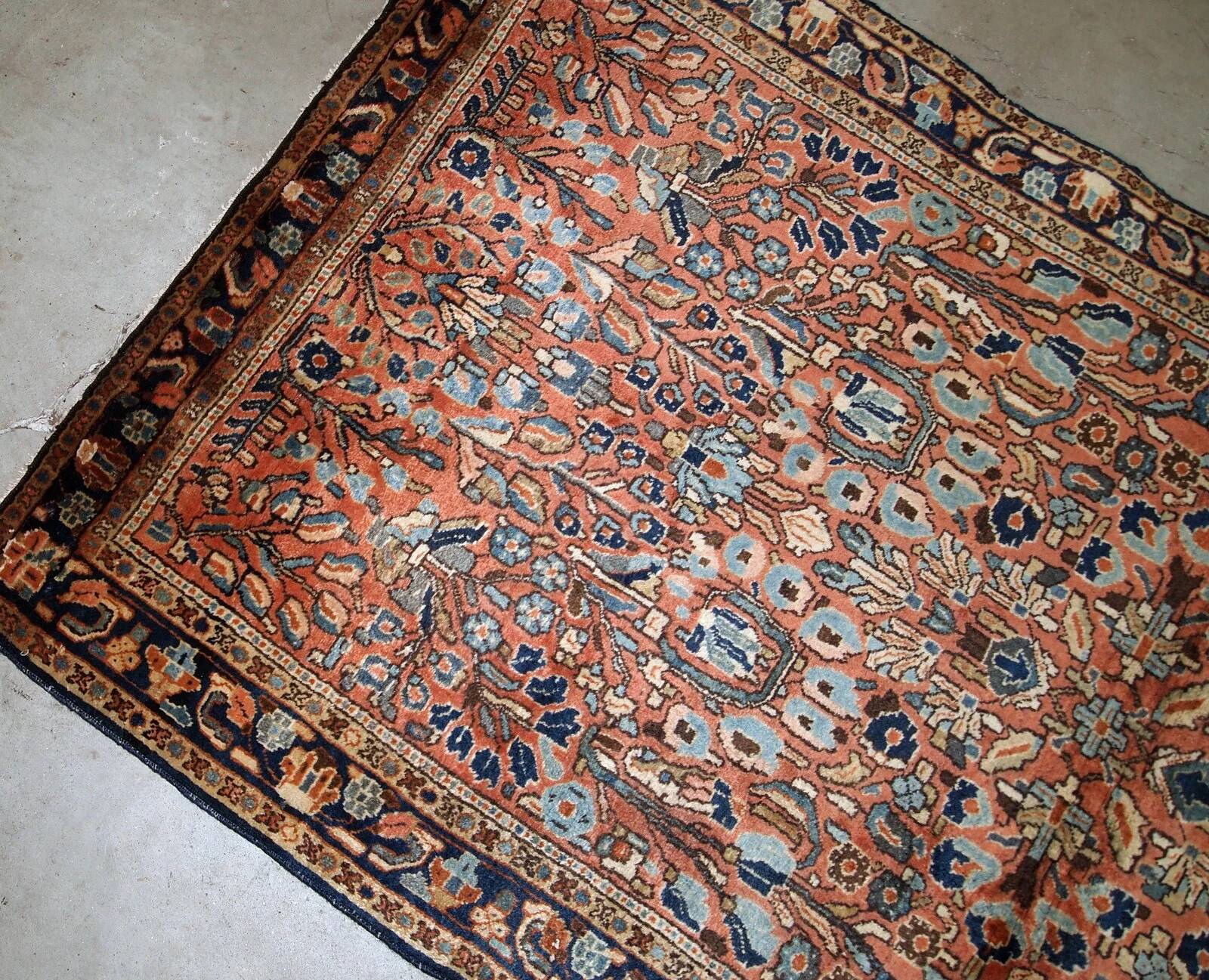 Handmade antique Persian Sarouk rug 103cm x 164cm 1920s