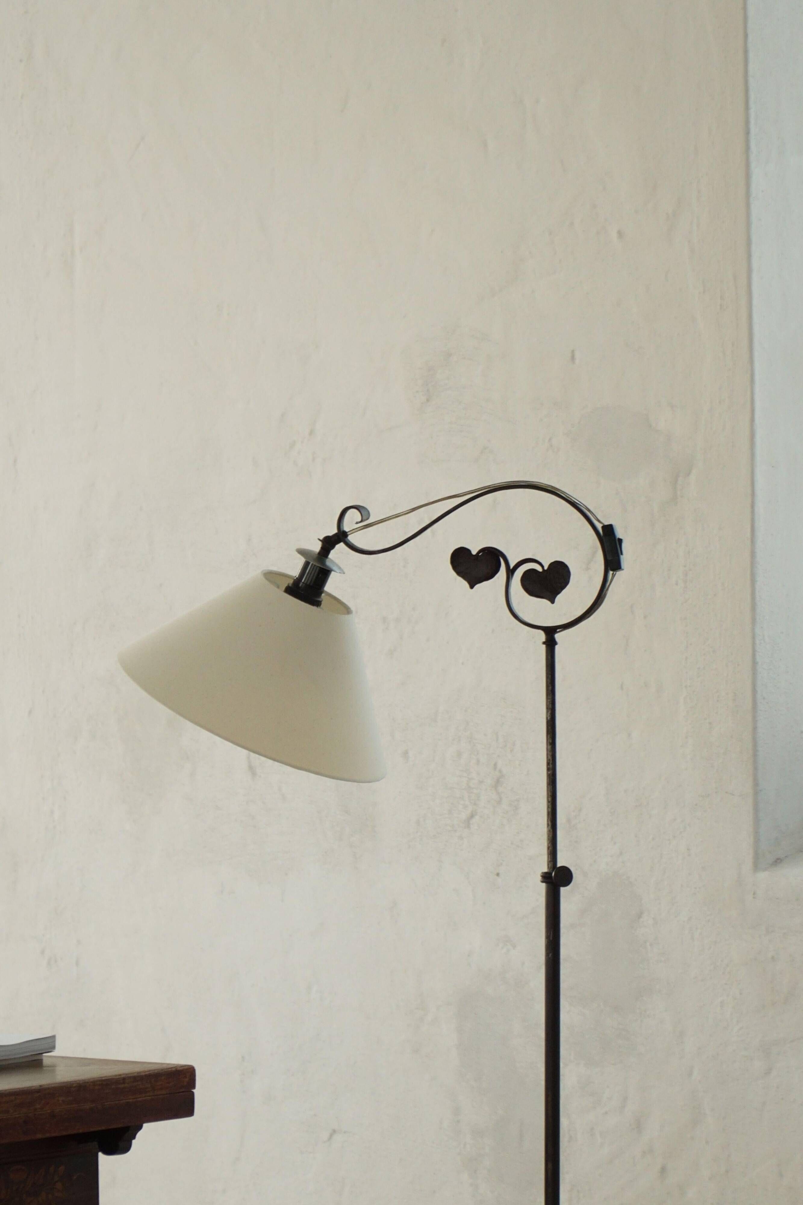 Lampadaire danois Art Déco, en fer forgé ajustable, forgé à la main, années 1930