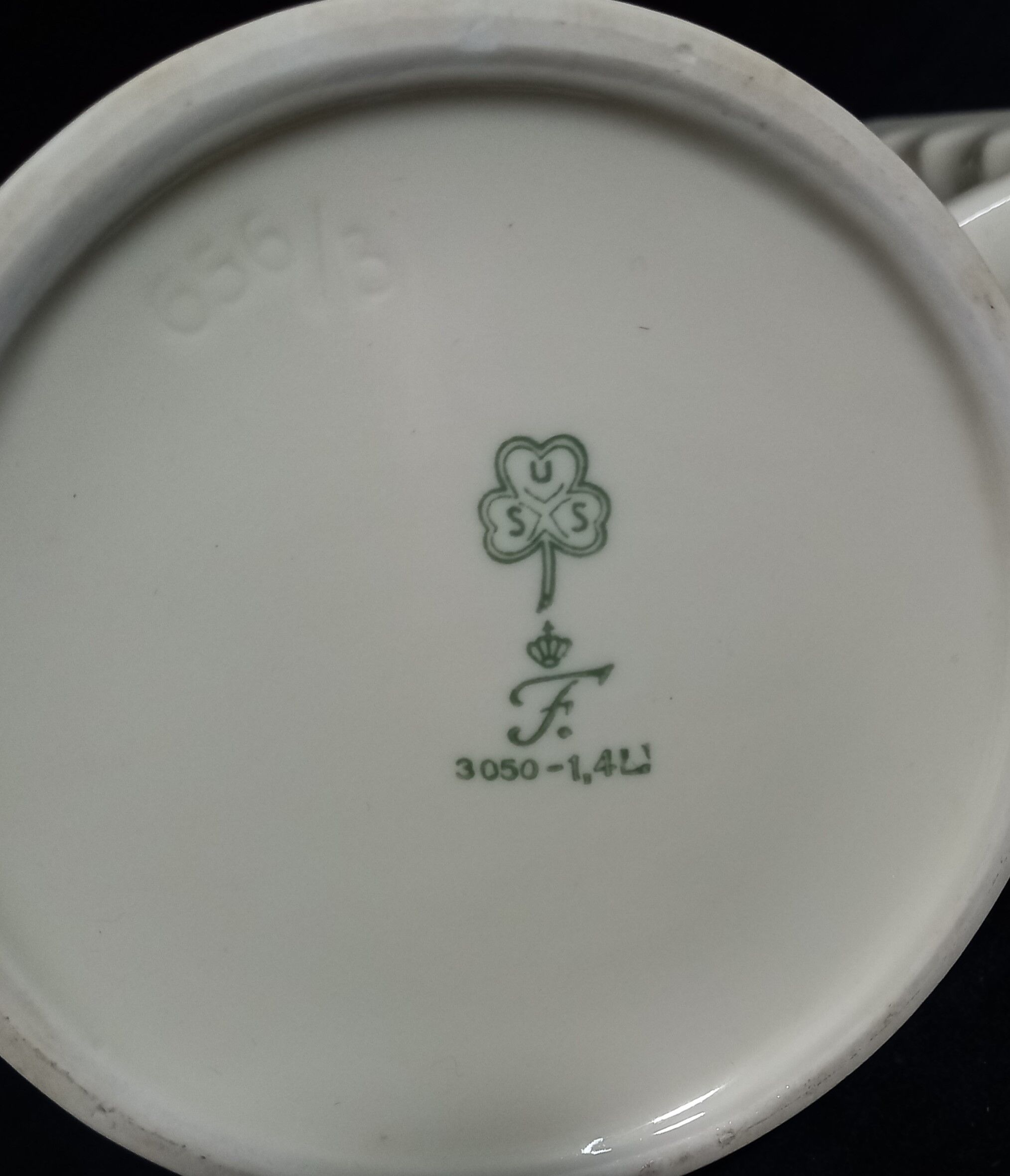 Large art deco insulating coffee maker in hammered metal and porcelain (by bauscher & sus)