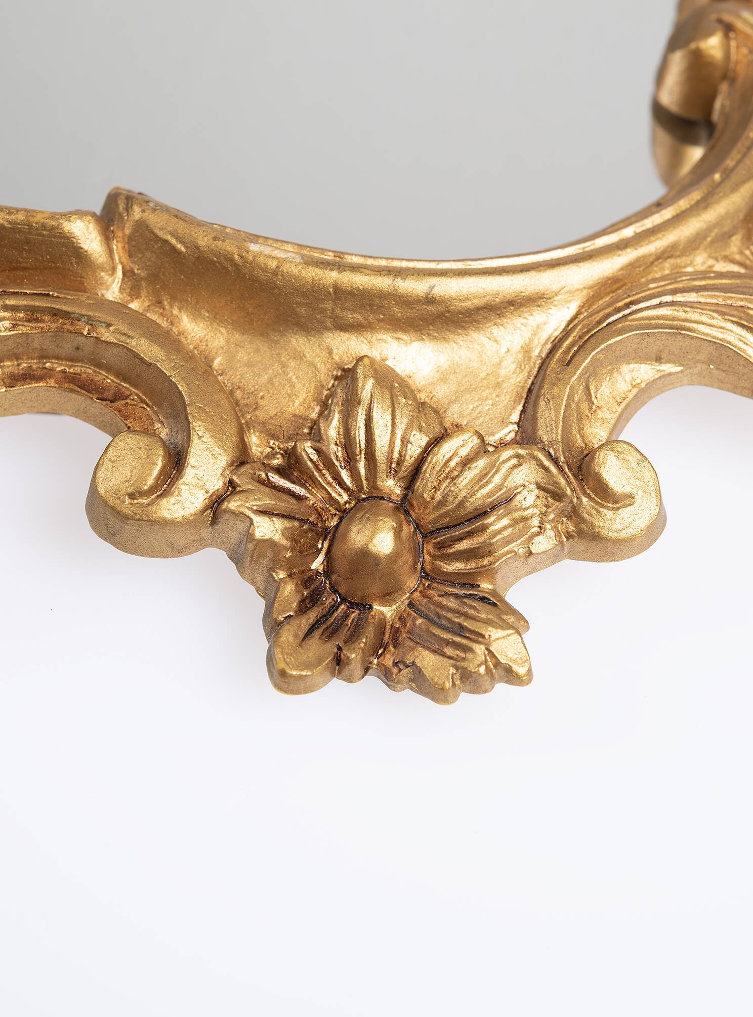 Baroque mirror in golden resin