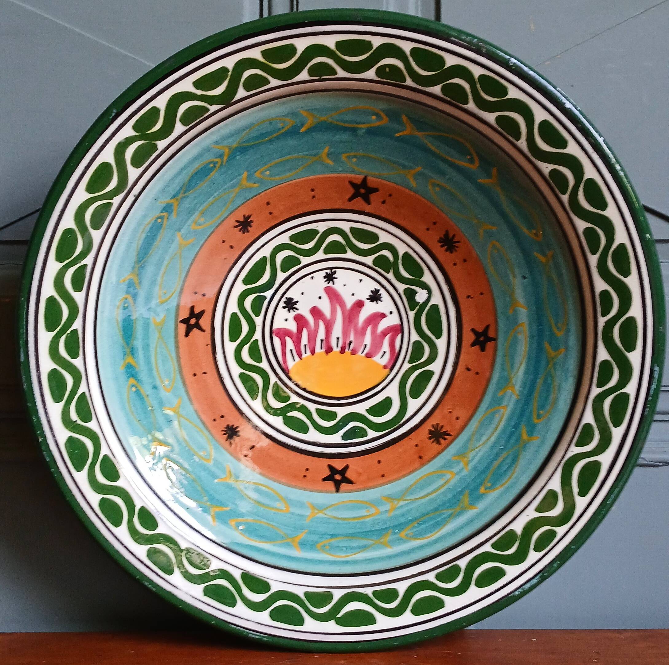 Plate on pedestal XL signed. Potters' City Safi in Morocco.