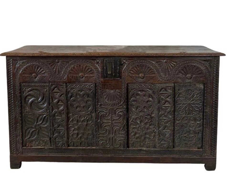 Buffet, Neo-Renaissance style, verses