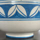 Plat coupe ancien en céramique craquelé à décor de peinture bleu