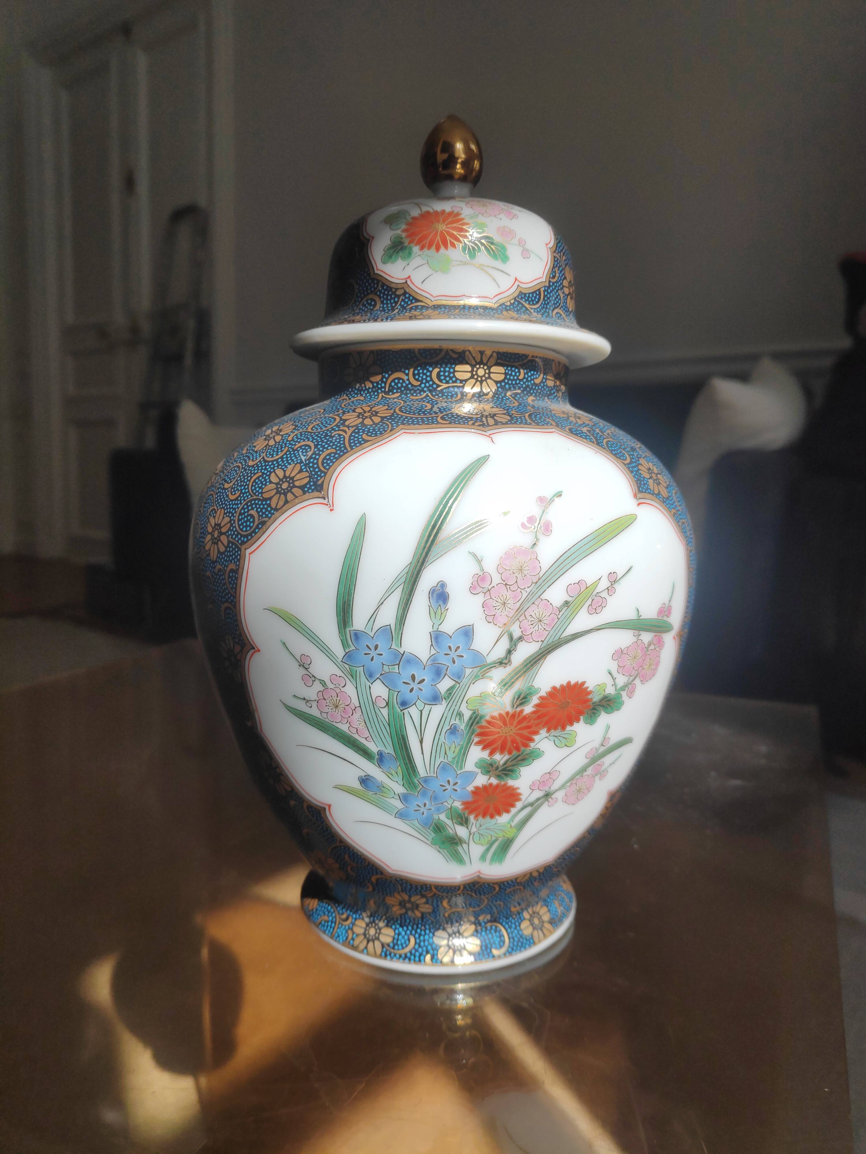 Japanese vase or urn