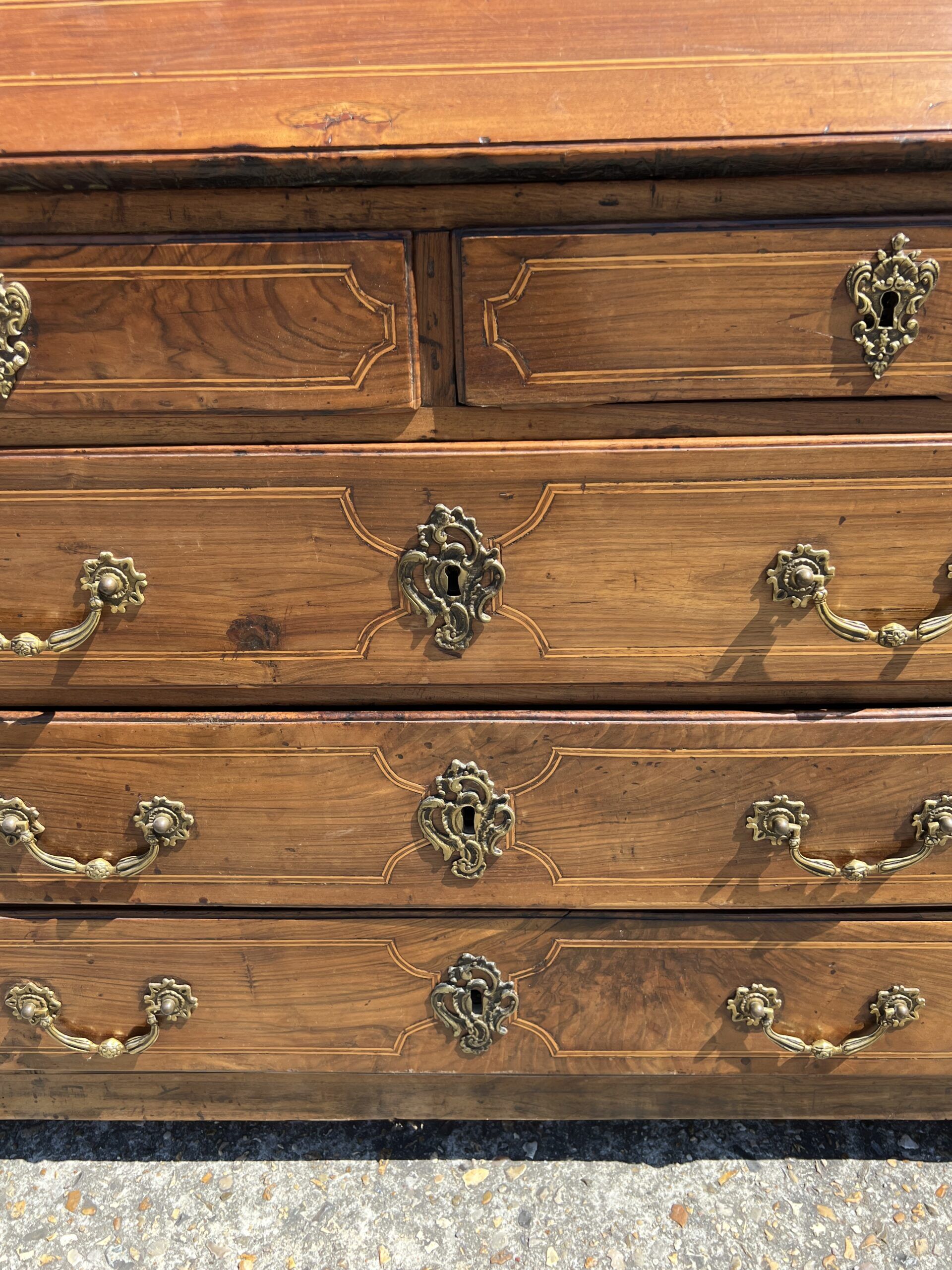 Writing cabinet, masterpiece of marquetry in solid cherry wood, late 18th, early 19th century.