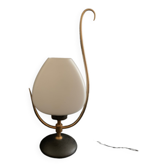 Lampe Arlus, année 50, opaline, laiton, fonte, numérotée