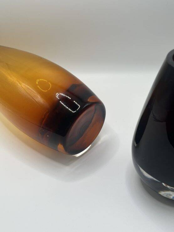 Vase scandinave ovoïde en verre ambré vers 1960