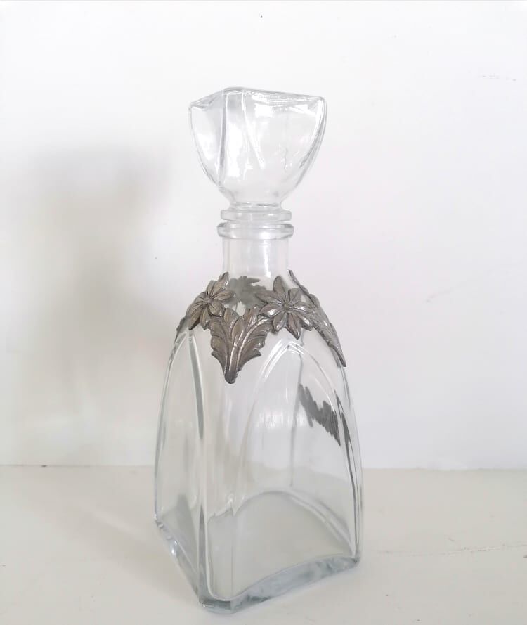 Carafe à whisky décor en étain