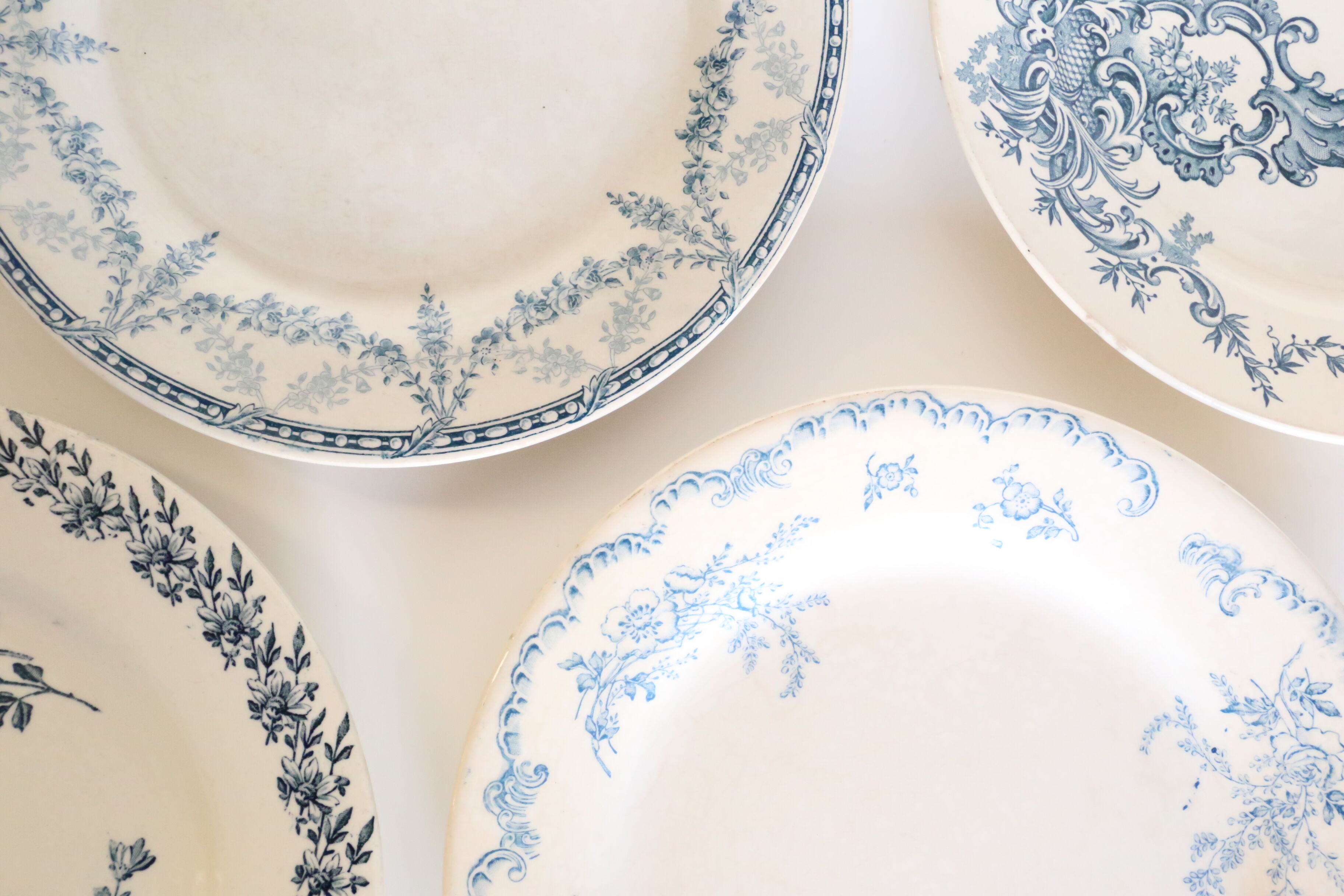 4 assiettes plates mélangées Terre de Fer, Luneville, Creil et Montereau, BFK