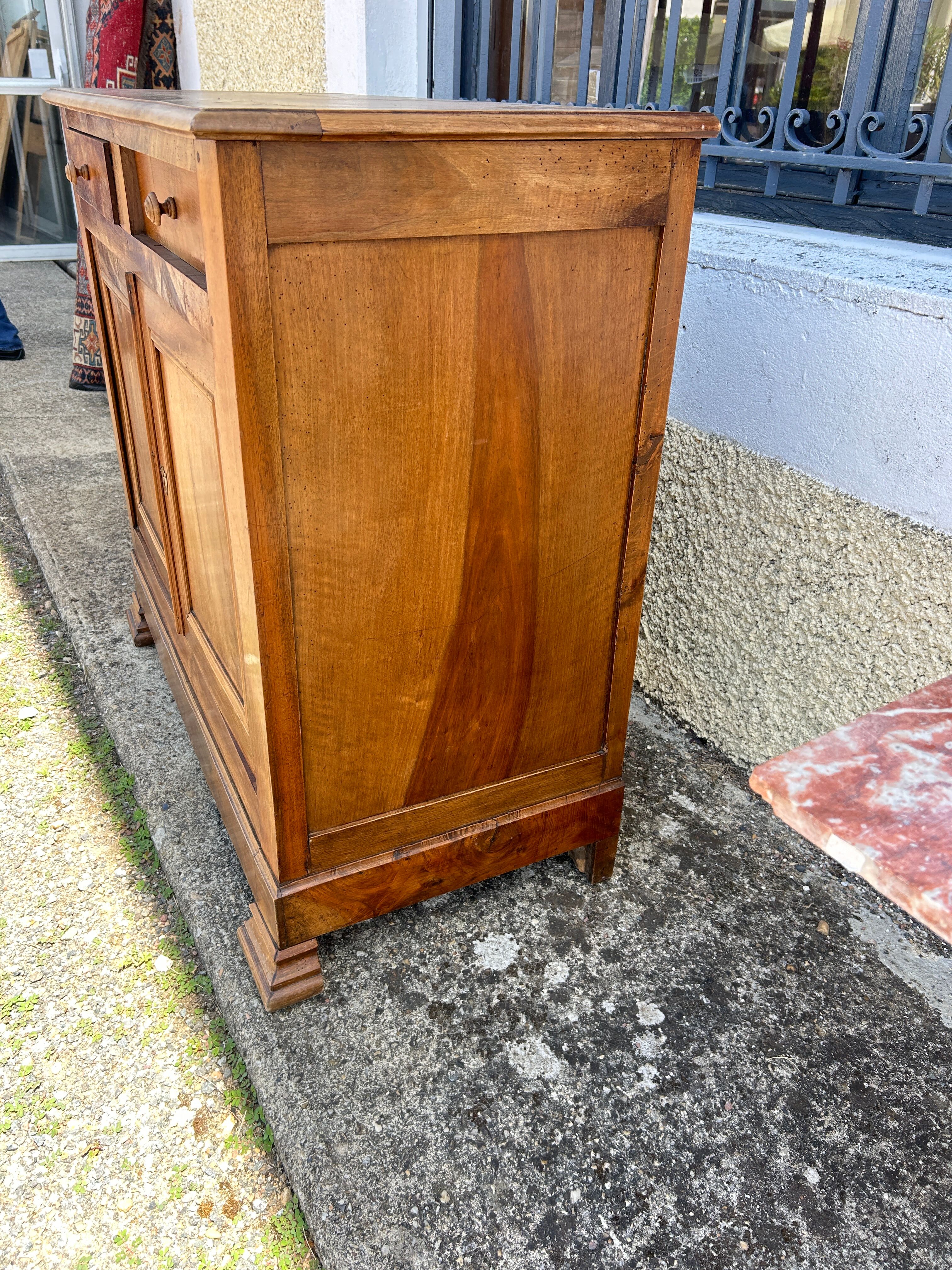 Buffet bas Style Louis Philippe en noyer