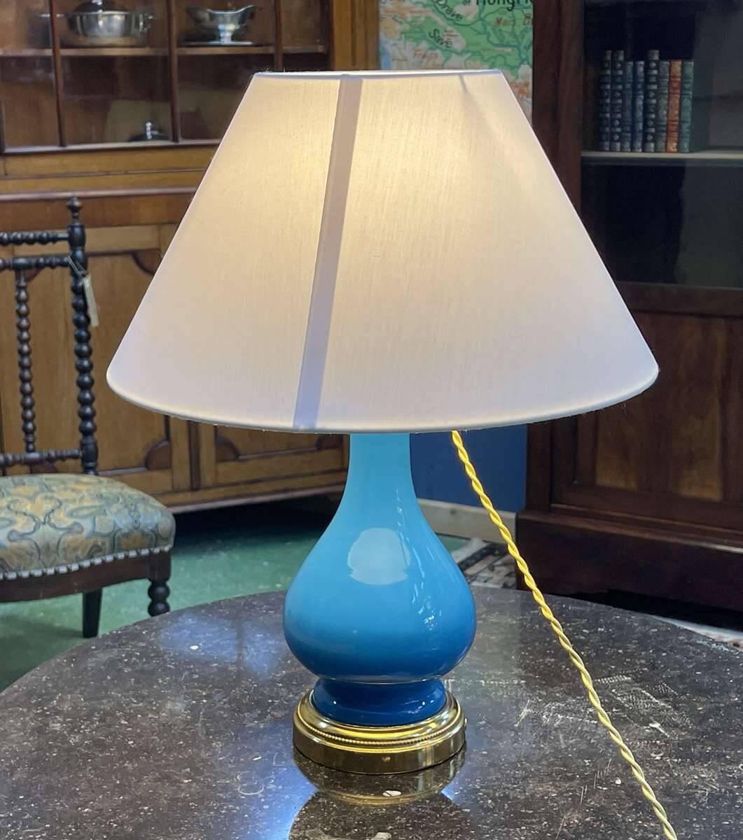 Lampe Napoléon III fin XIXème en opaline bleu