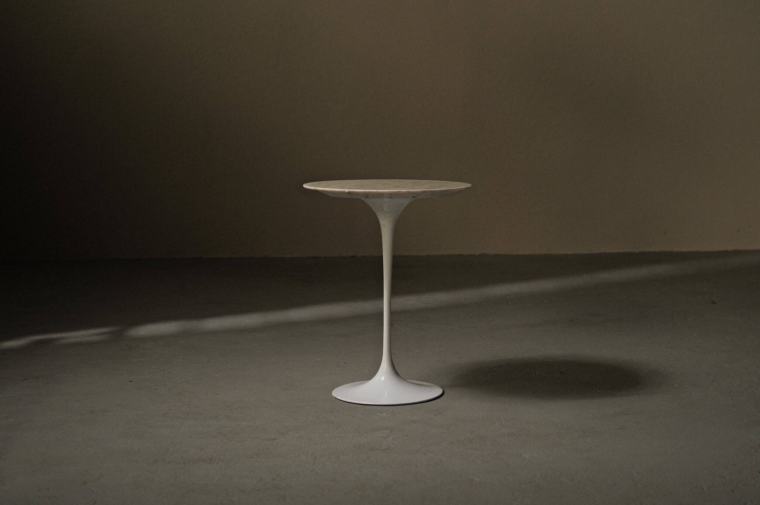 Eero Saarinen pedestal table, Knoll International, circa 1970