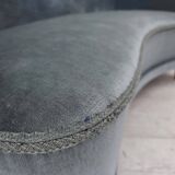 Canapé 2 places incurvé danois des années 1970, revêtement en velours bleu.