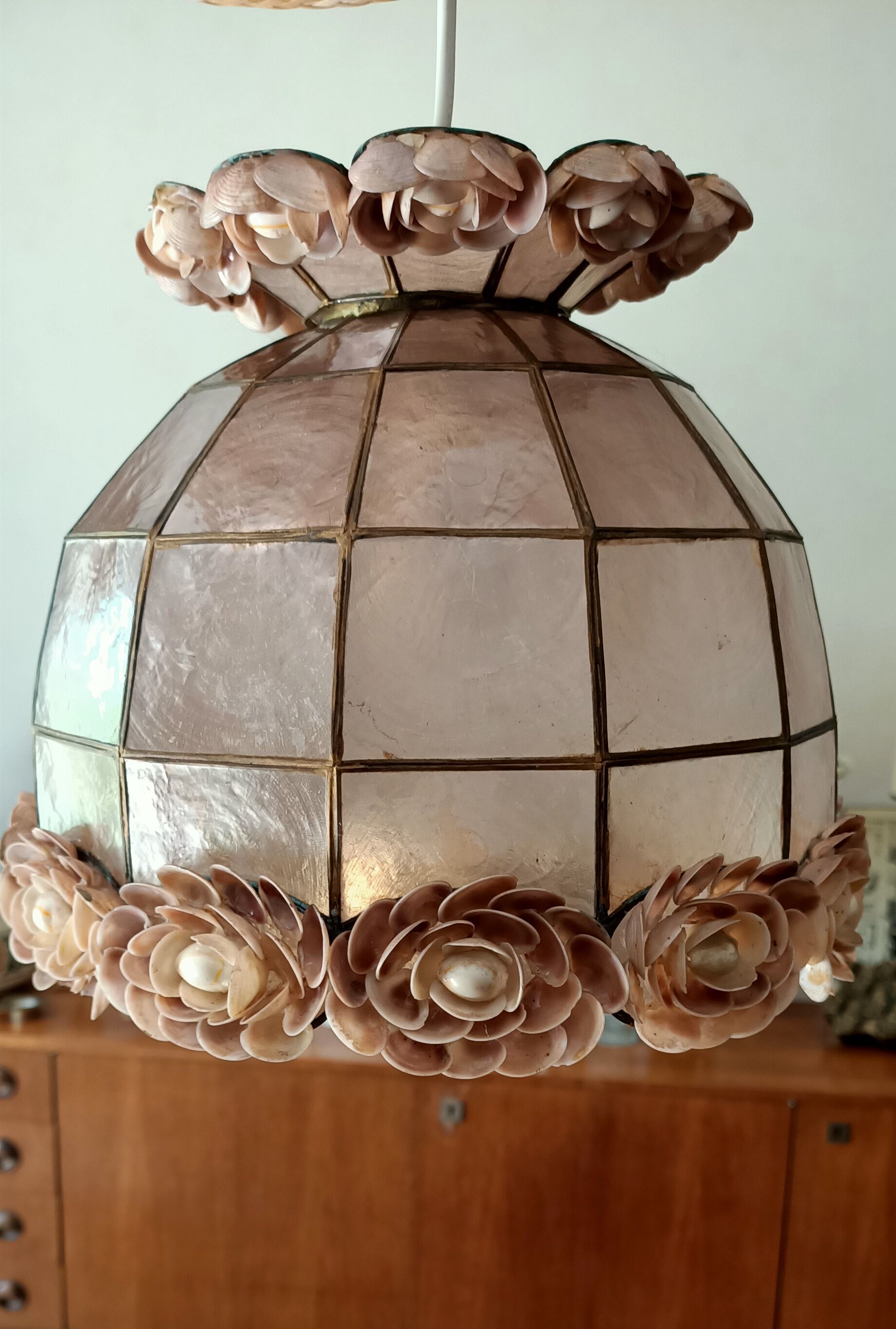 Vintage mother-of-pearl suspension