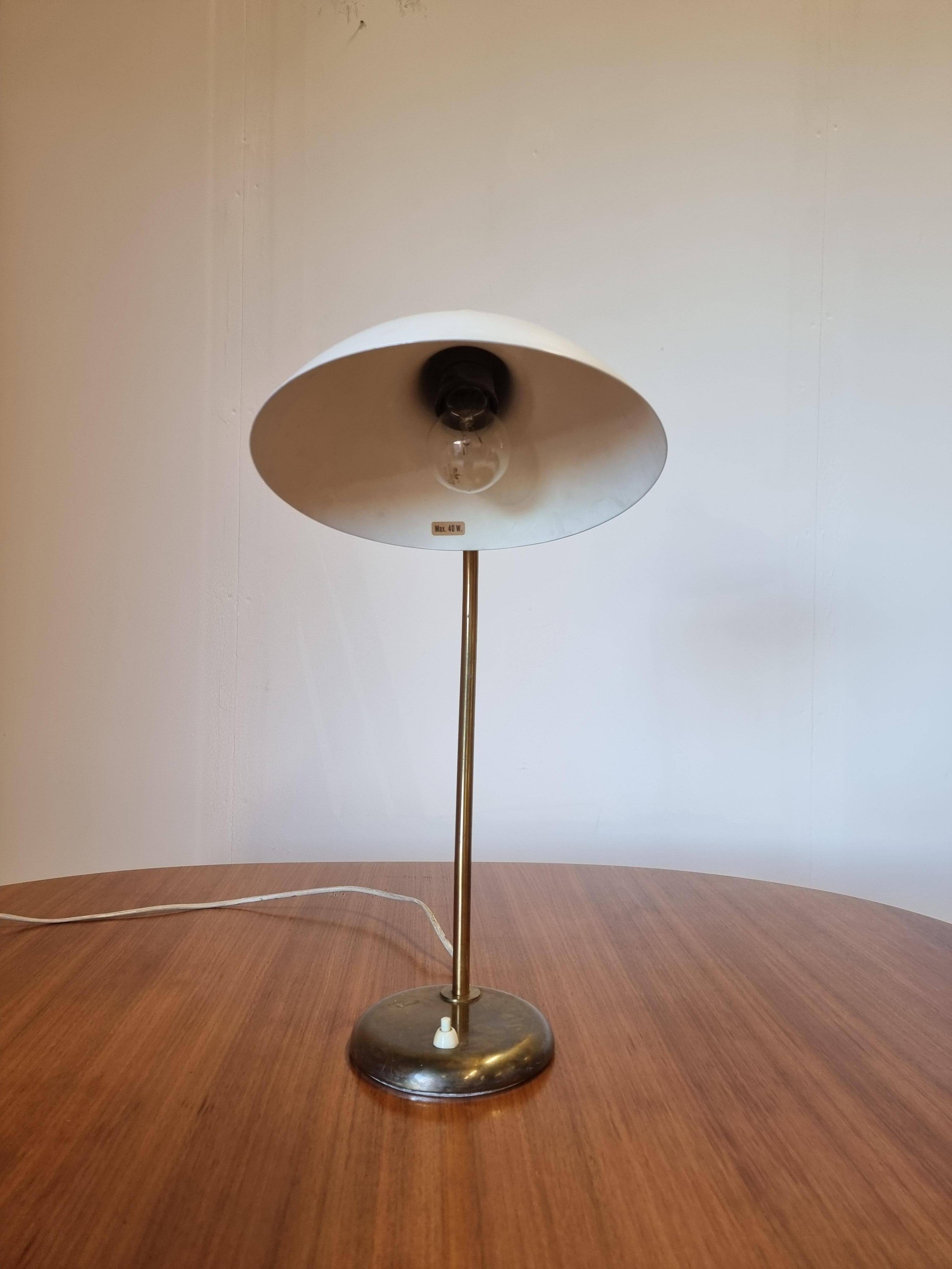 Harald Notini, Lampe de table en laiton, Böhlmarks, The Modern Scandinavian