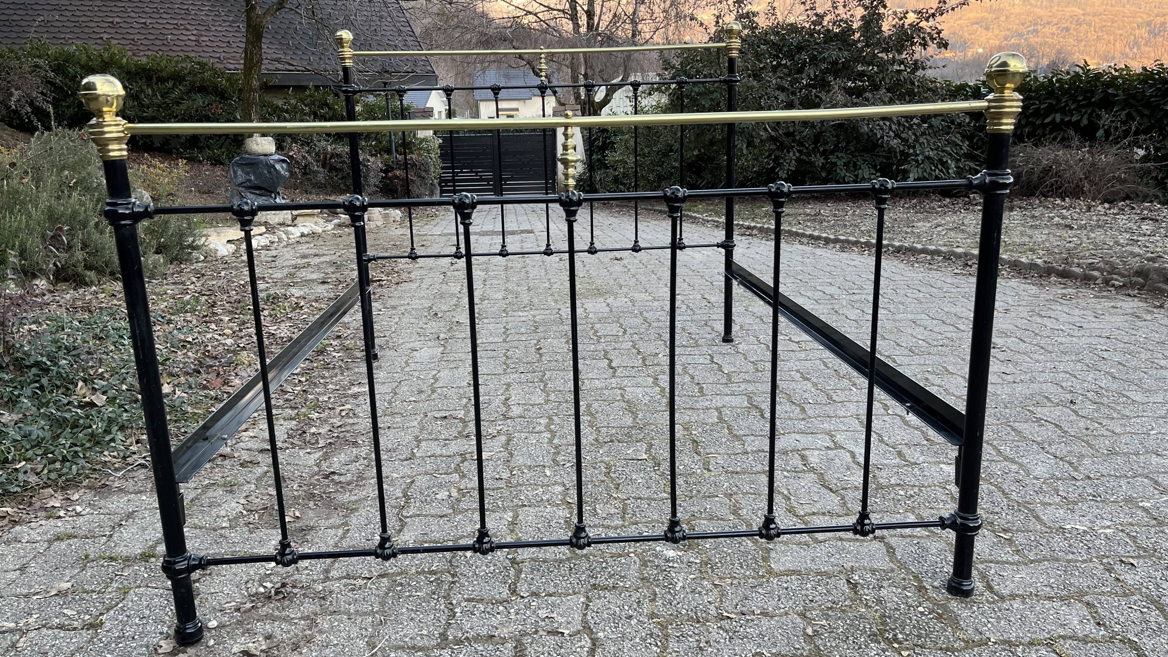 Antique bed 140x190 iron and brass