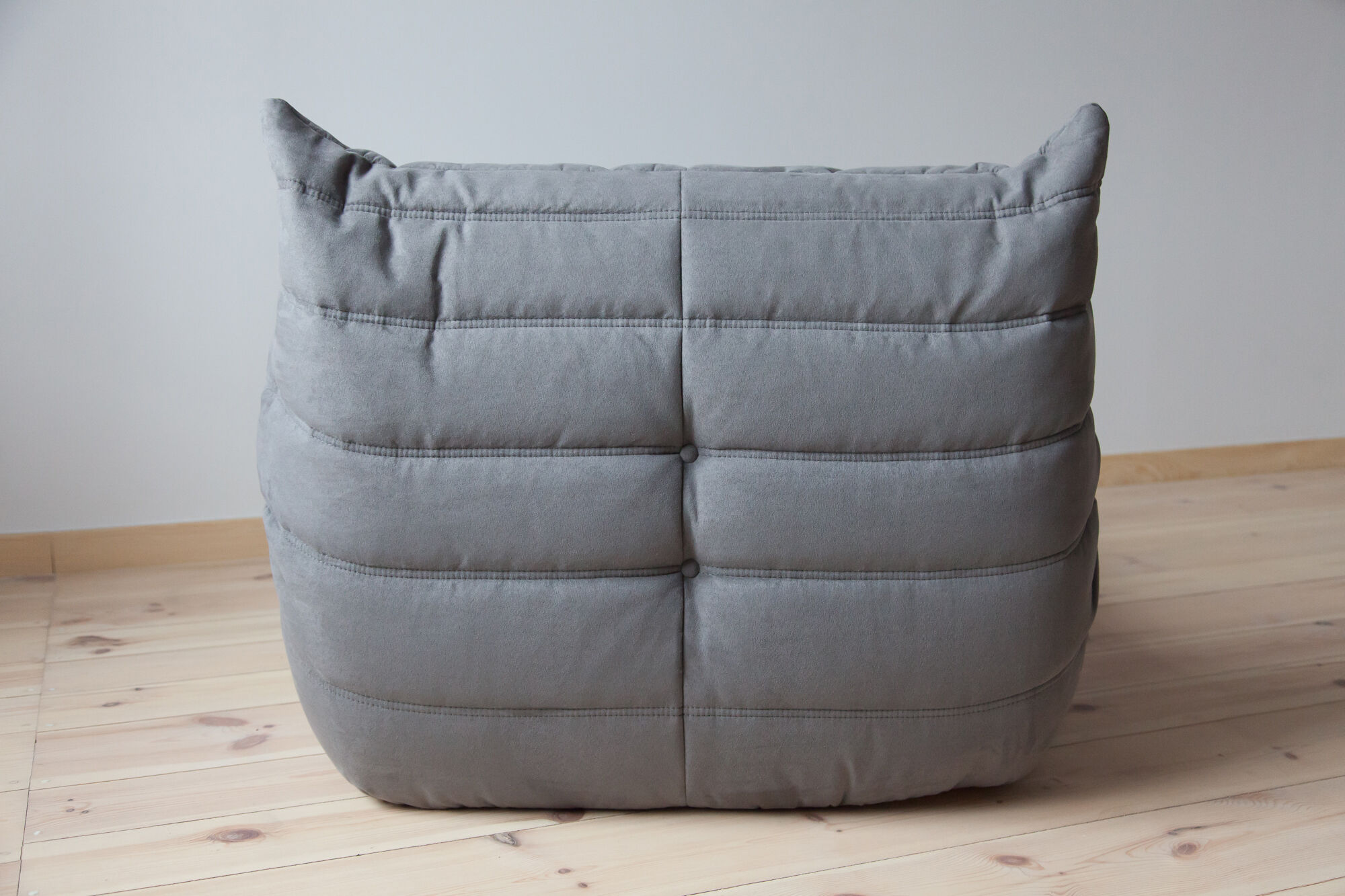 Chauffeuse Togo modèle dessiné par Michel Ducaroy 1973