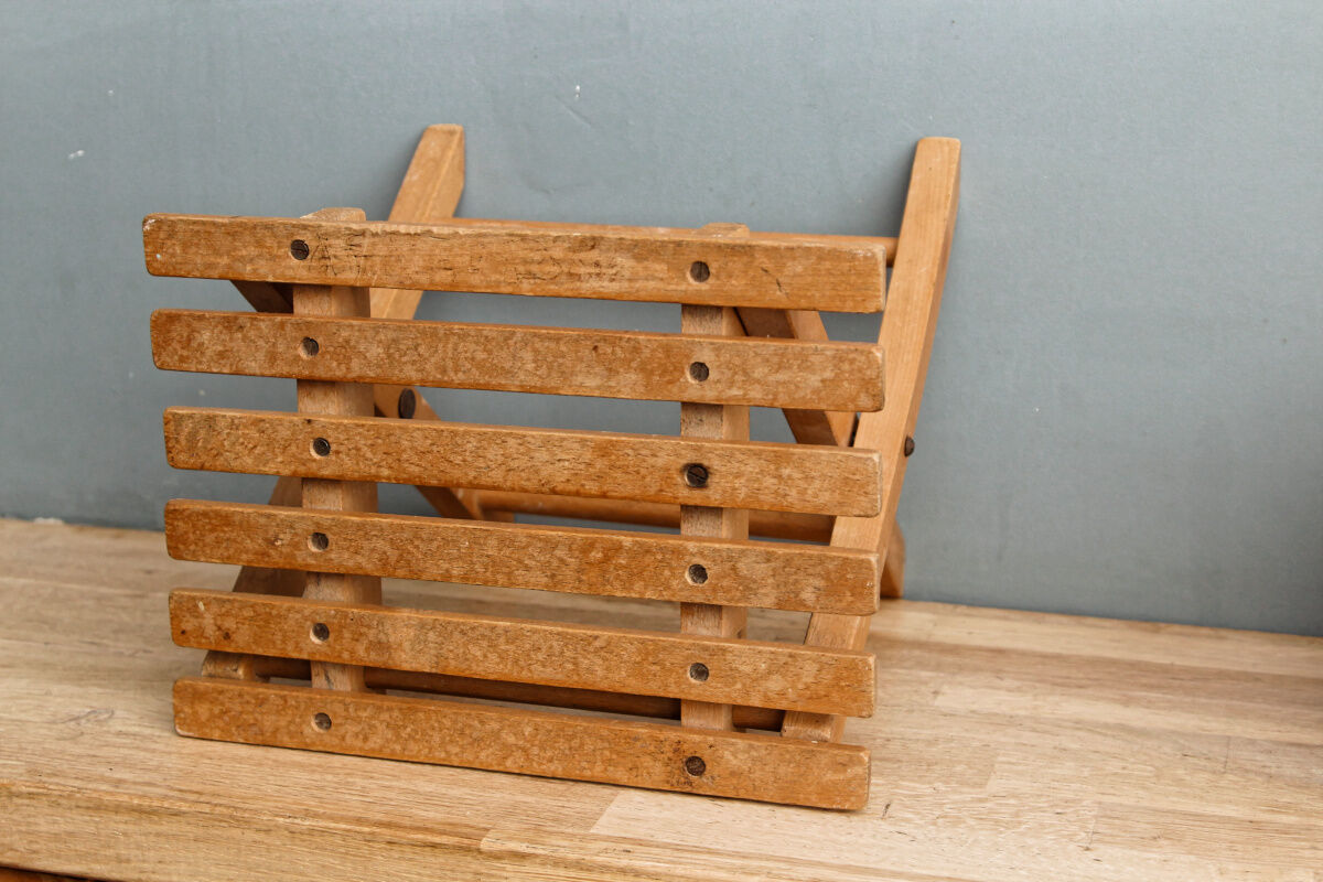 Lathy folding stool made of wood
