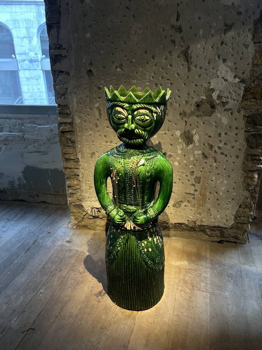 Roland Zobel - Large ceramic sculpture of a king