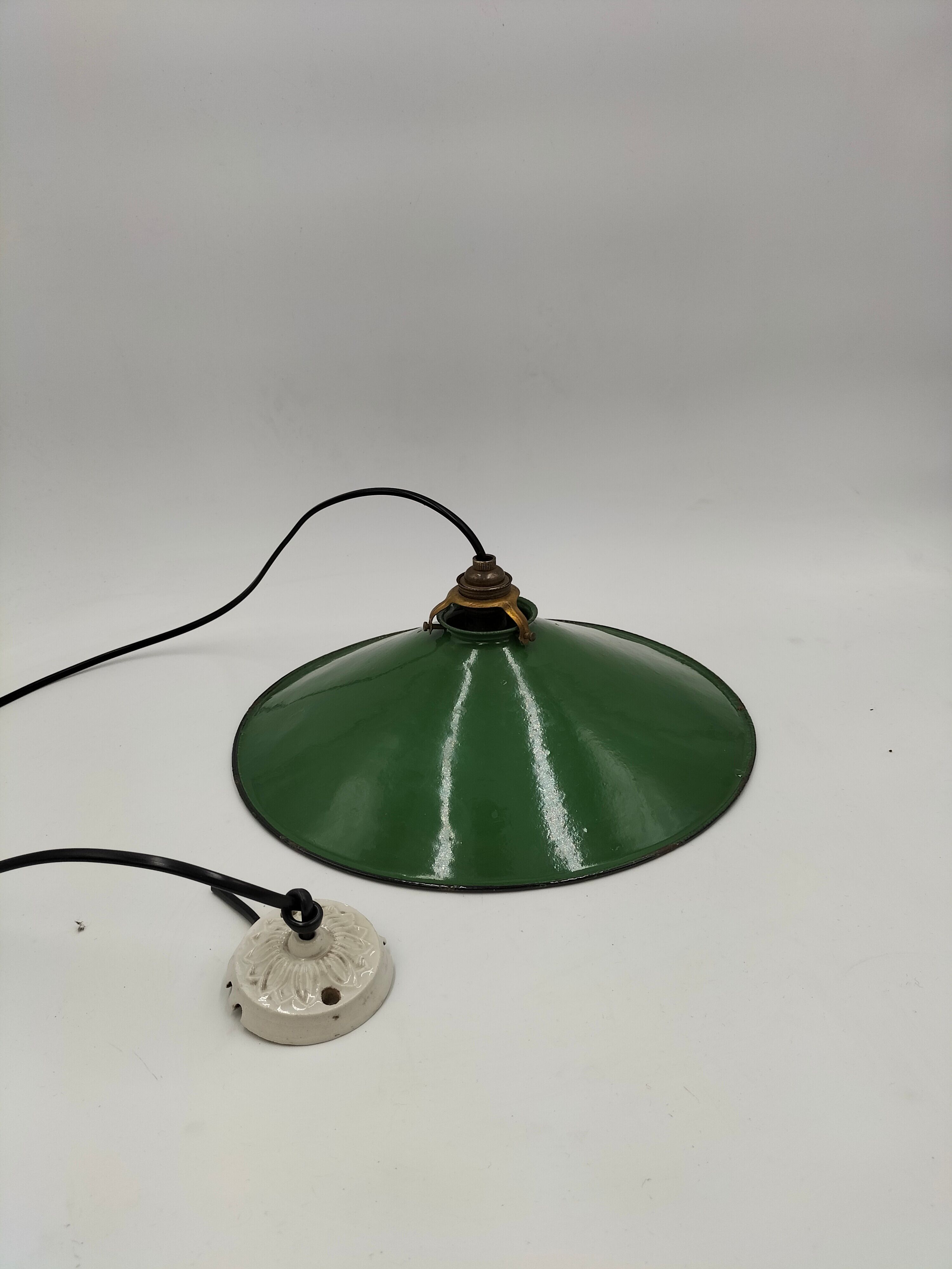 Enamelled sheet metal suspension