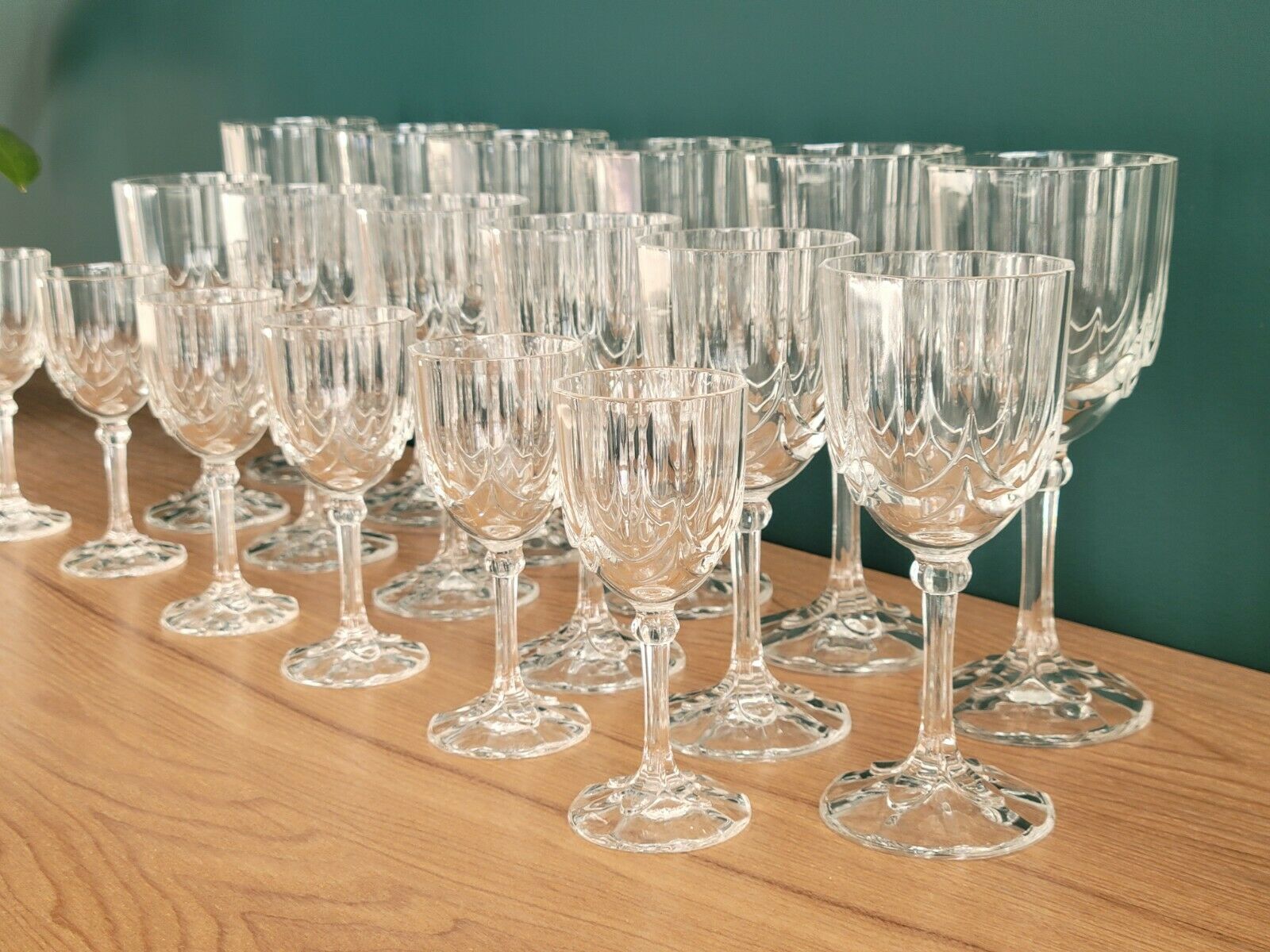 18 art deco walking glasses: service for 6 people (water, wine, liqueur)