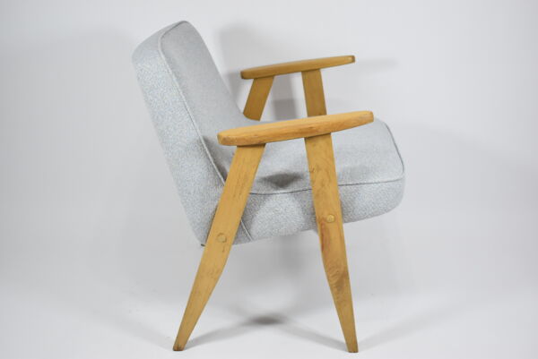 Fauteuil original restauré 366, designer J. Chierowski, années 60, bleu, bois de chêne