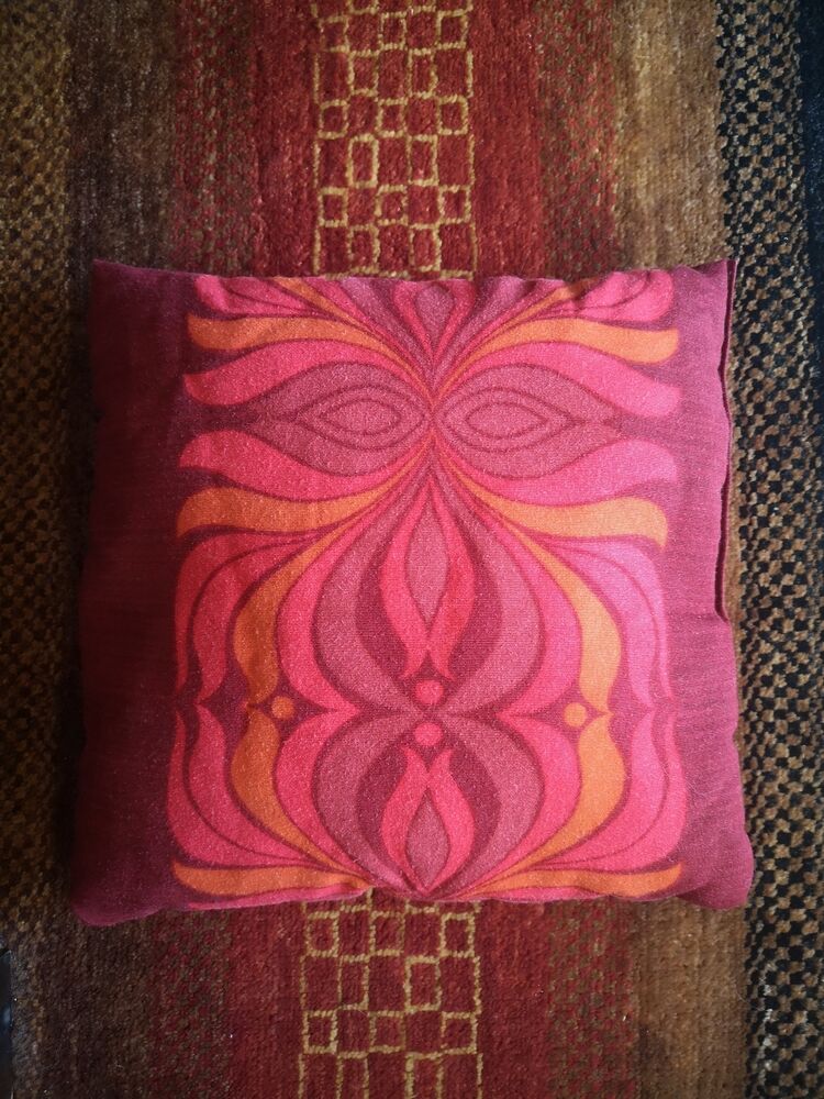 Vintage flower power/psychedelic cushion - 1970s