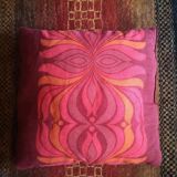 Vintage flower power/psychedelic cushion - 1970s