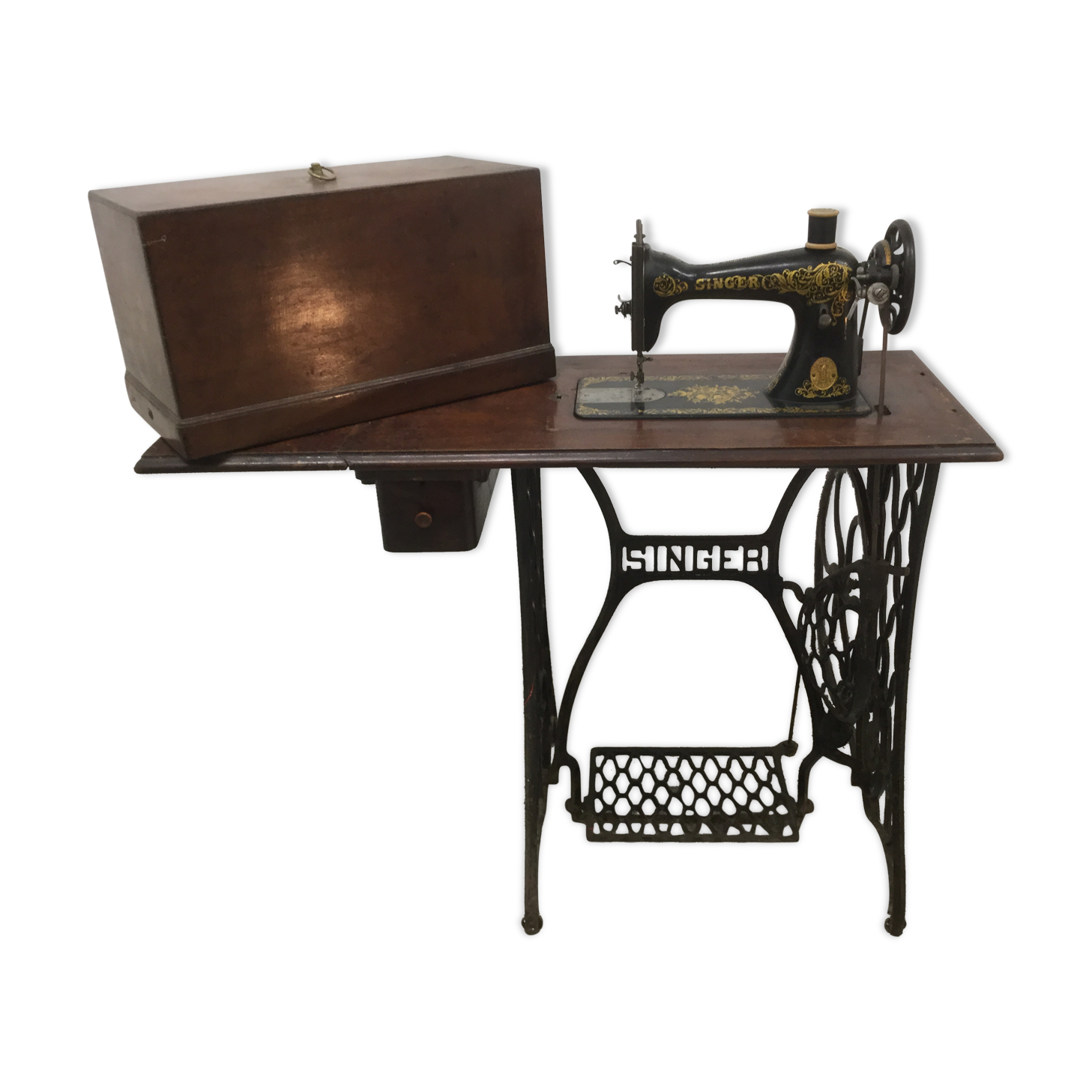 Sewing machine Singer