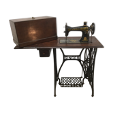 Sewing machine Singer
