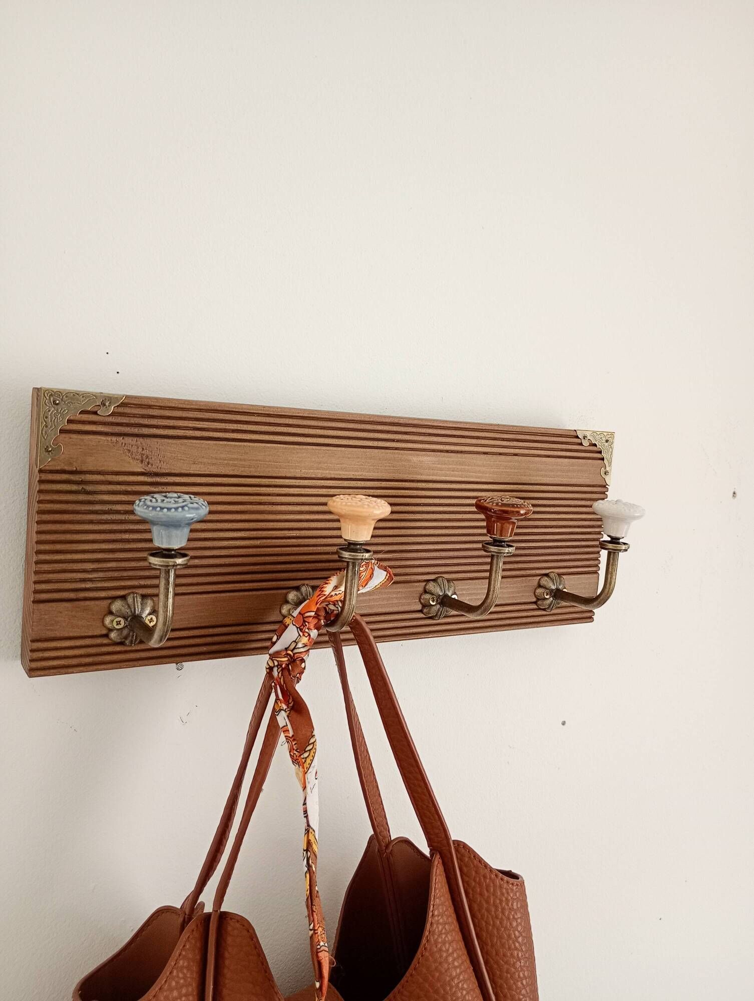 Wall-mounted coat rack – 4 multicoloured ceramic hooks in vintage style