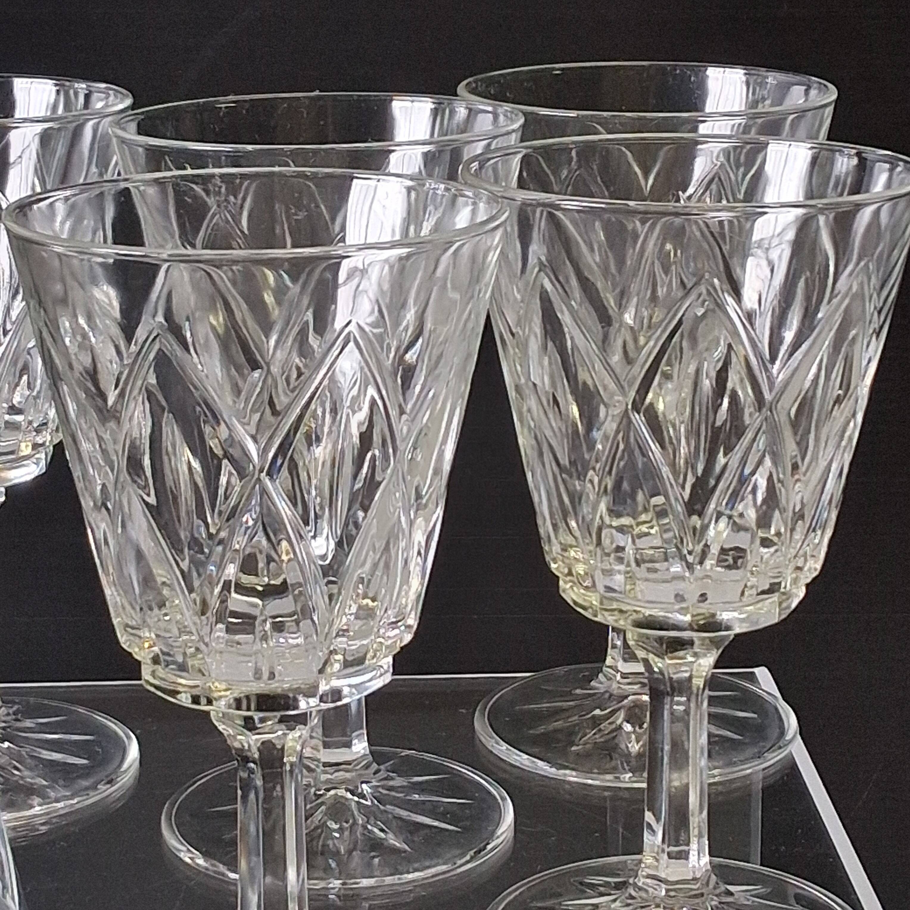 6 large wine glasses in semi-crystal from VMC in good condition.