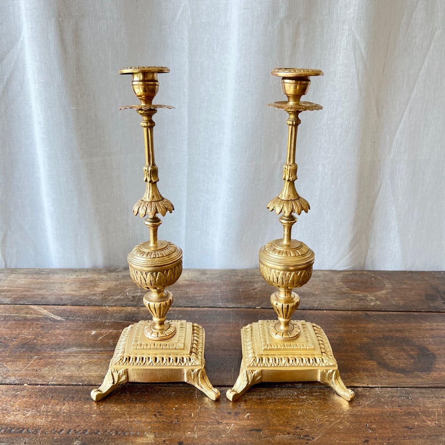 Duo de bougeoirs anciens en bronze