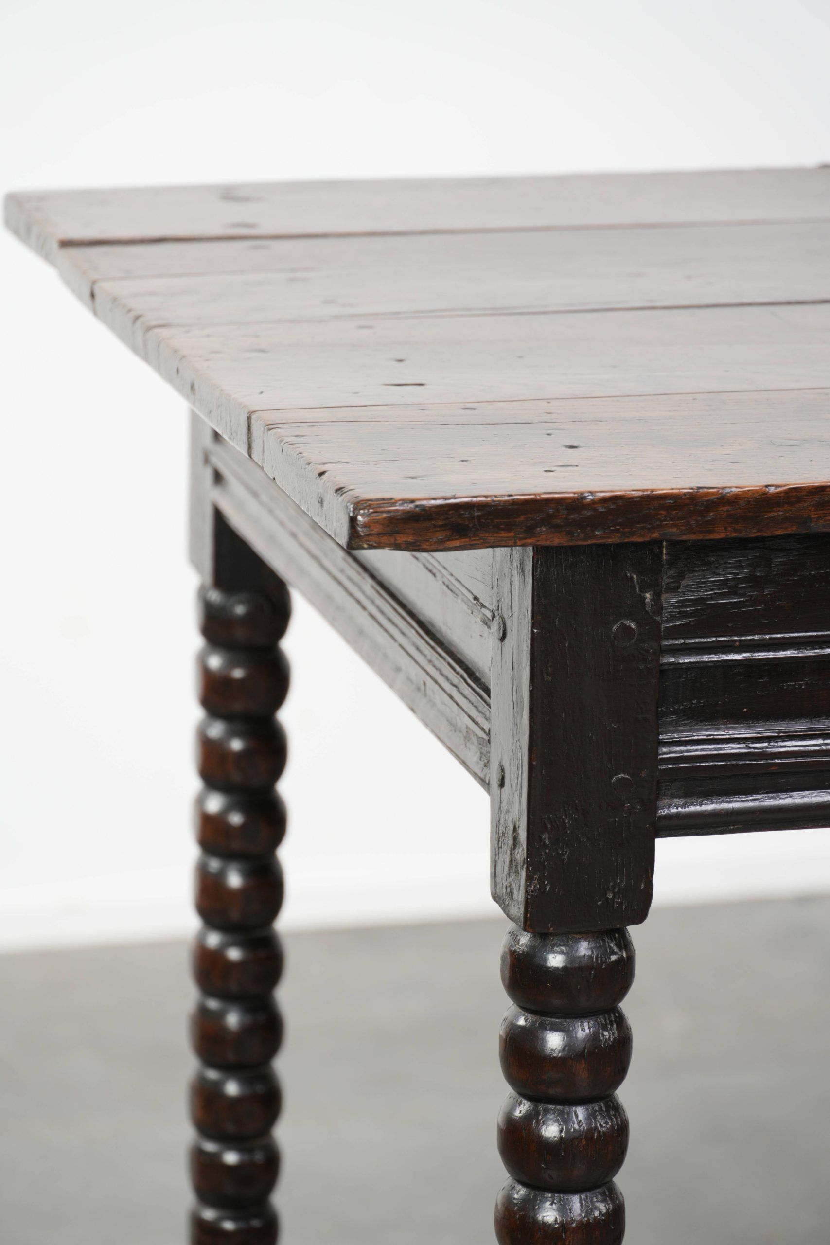 Antique English oak side table from the 18th century with bobbin legs