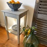 Table d’appoint vintage en bois ancien patiné