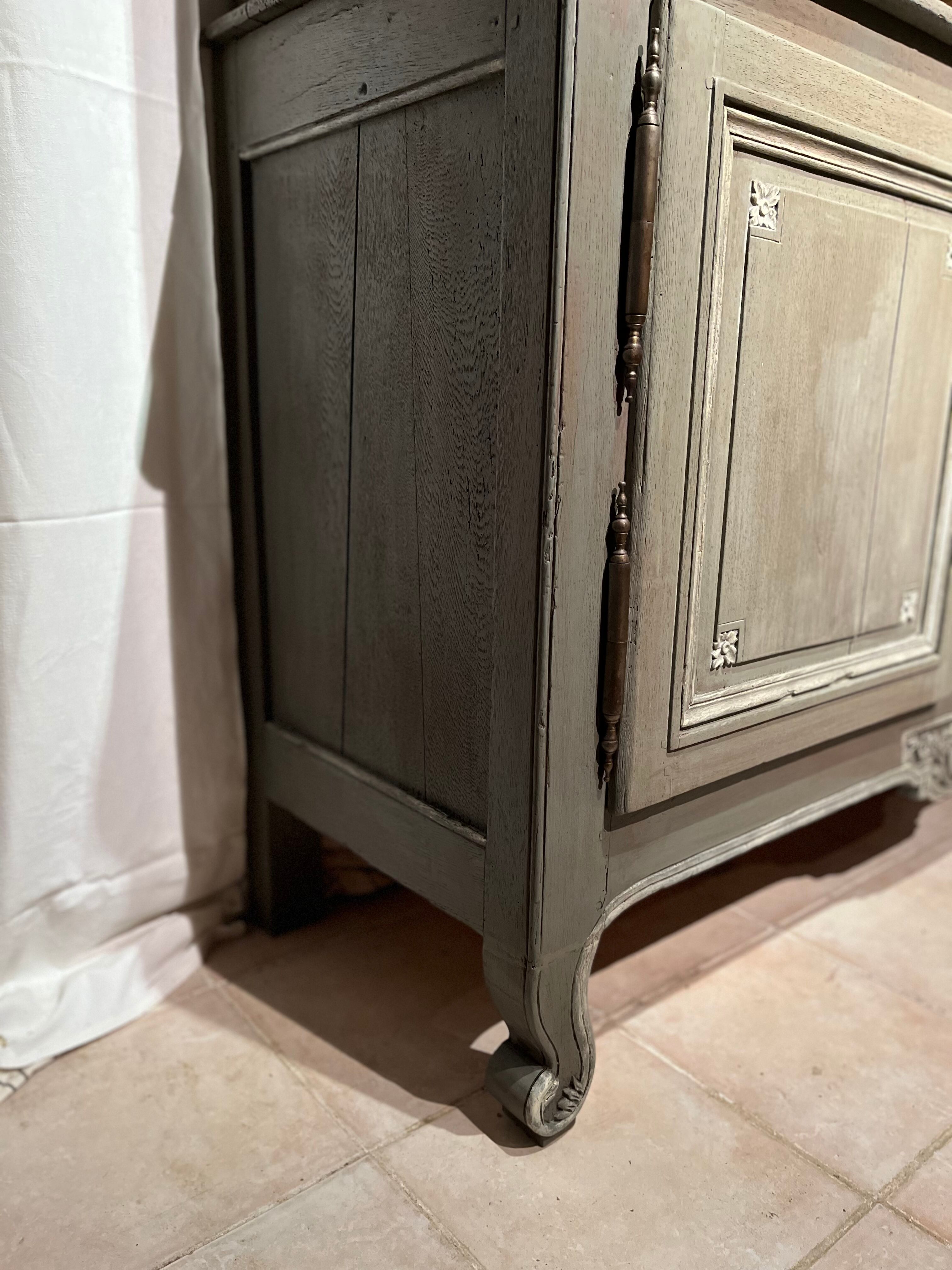 Buffet Louis XV patinated