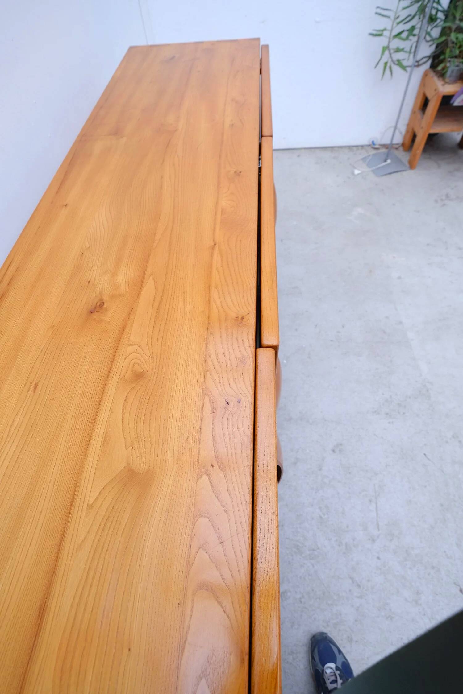 Enfilade Maison Regain en orme massif, France 1970