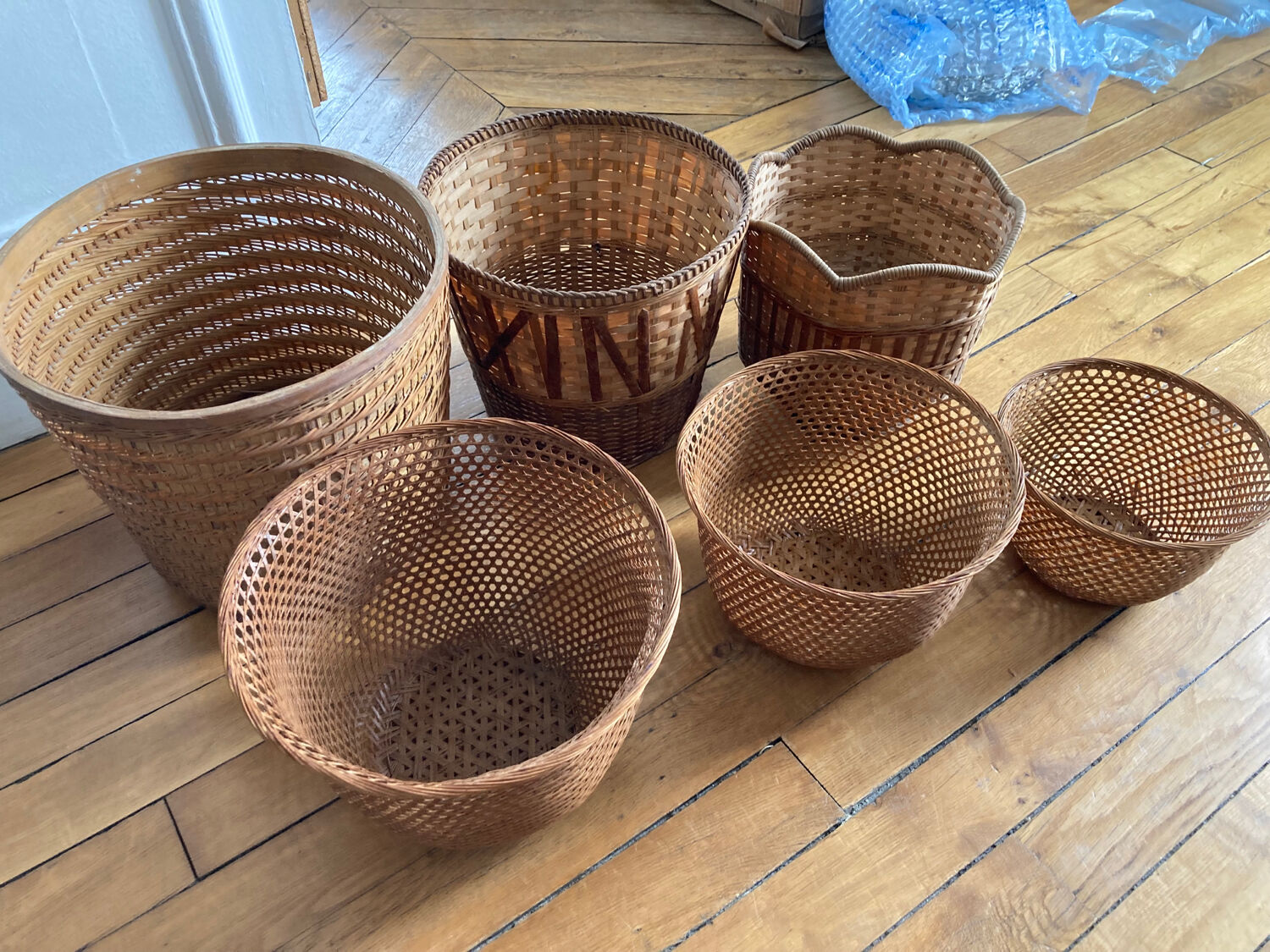 Set of 5 wicker baskets