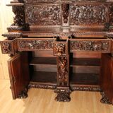 Important Renaissance-style walnut buffet from the 19th century.