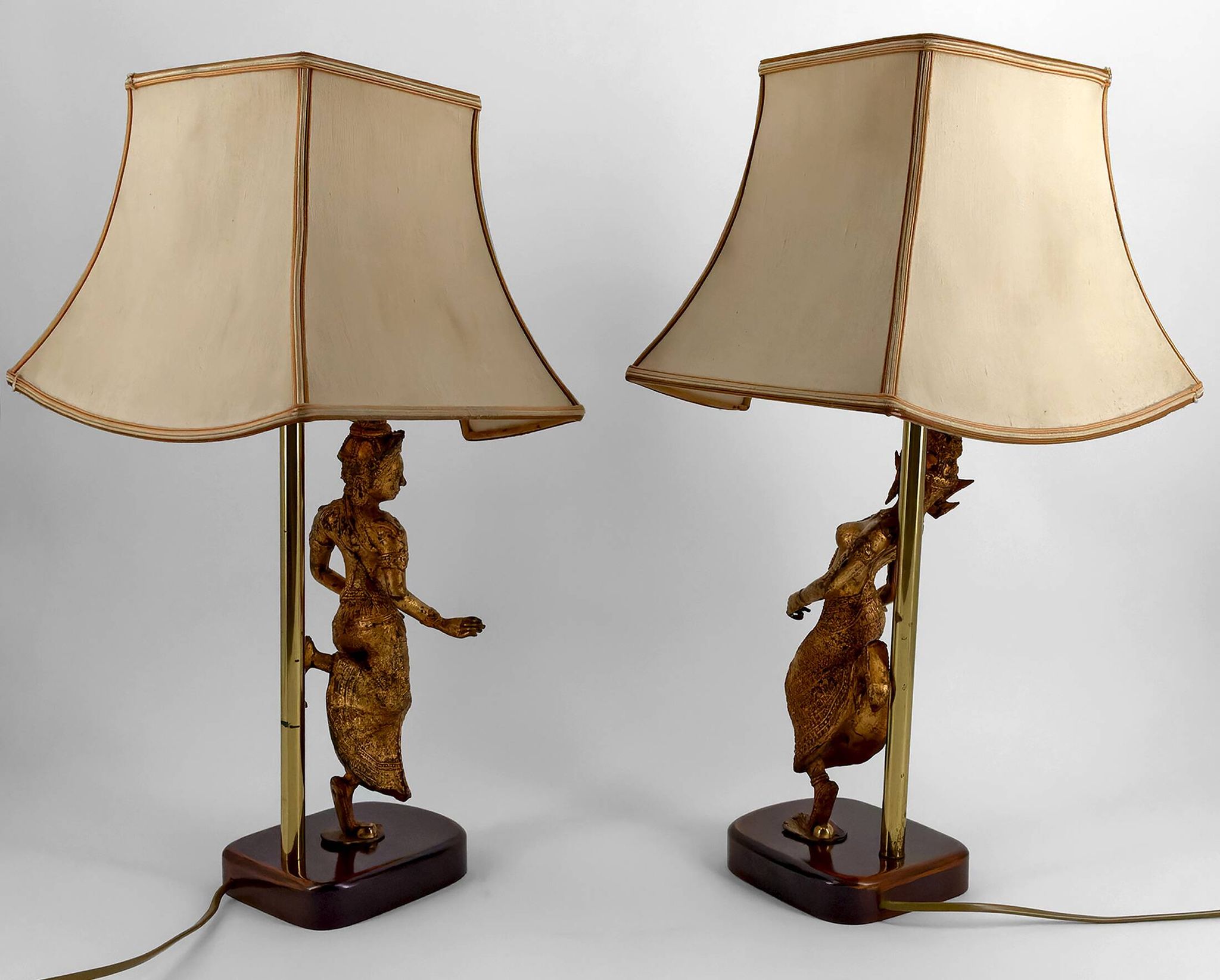 Paire de Lampes Sculpturales en Bronze Doré, Danseuses Thaïs, XXe
