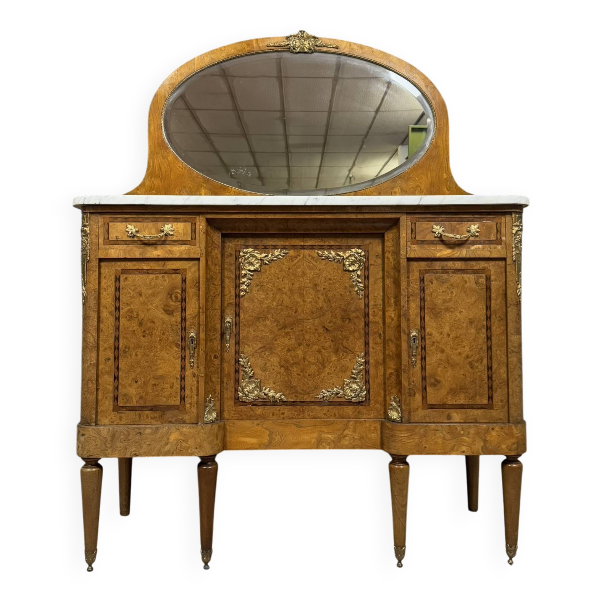 Buffet style Louis XVI en marqueterie vers 1880