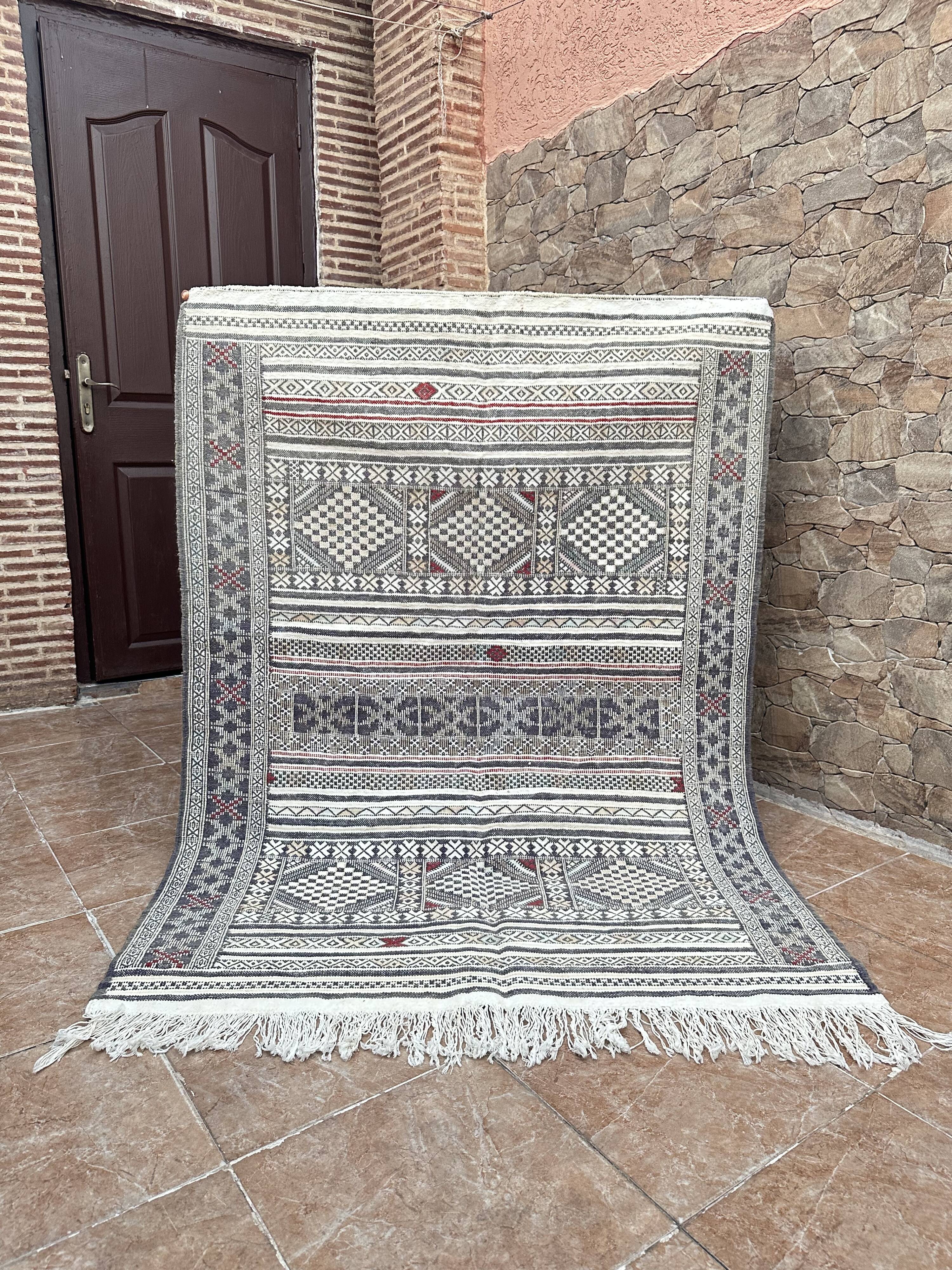 Handwoven Kilim rug made of camel wool, silk, and cactus – blue
