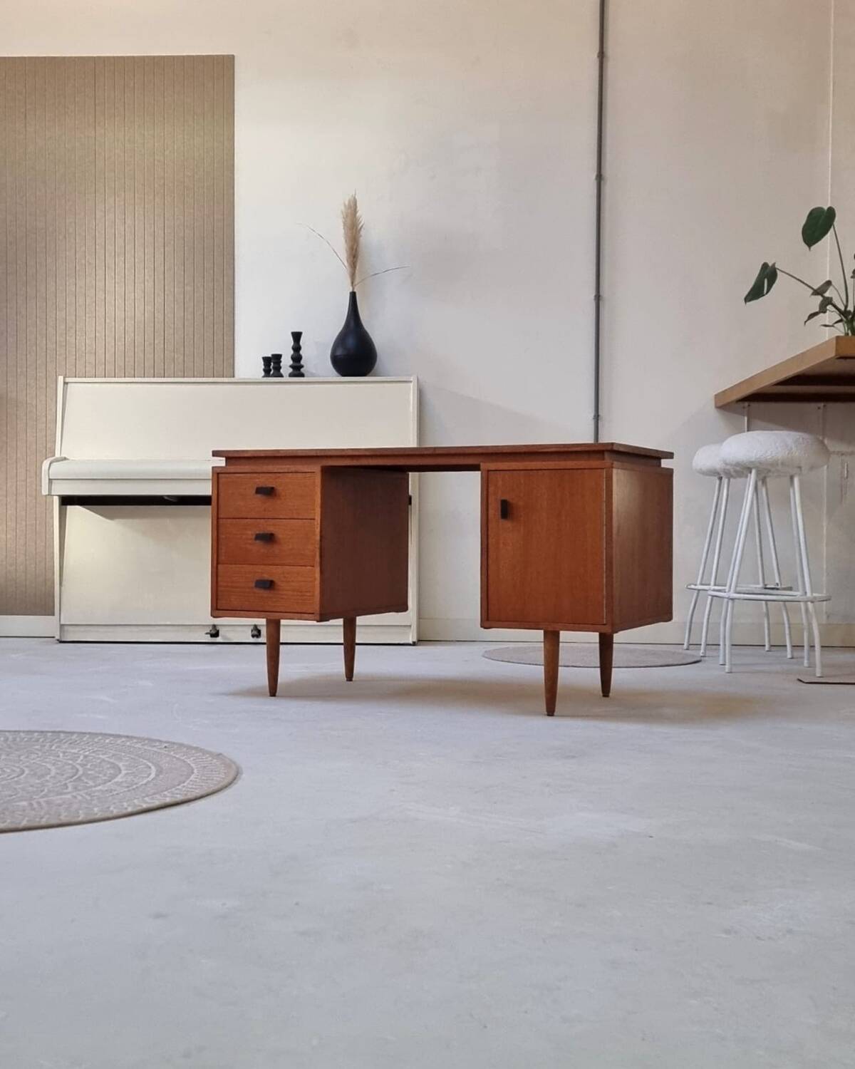 Bureau du milieu du siècle