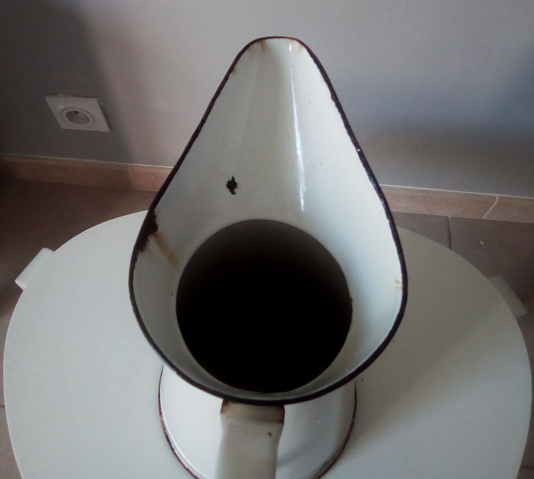 Enamelled water broc 40s