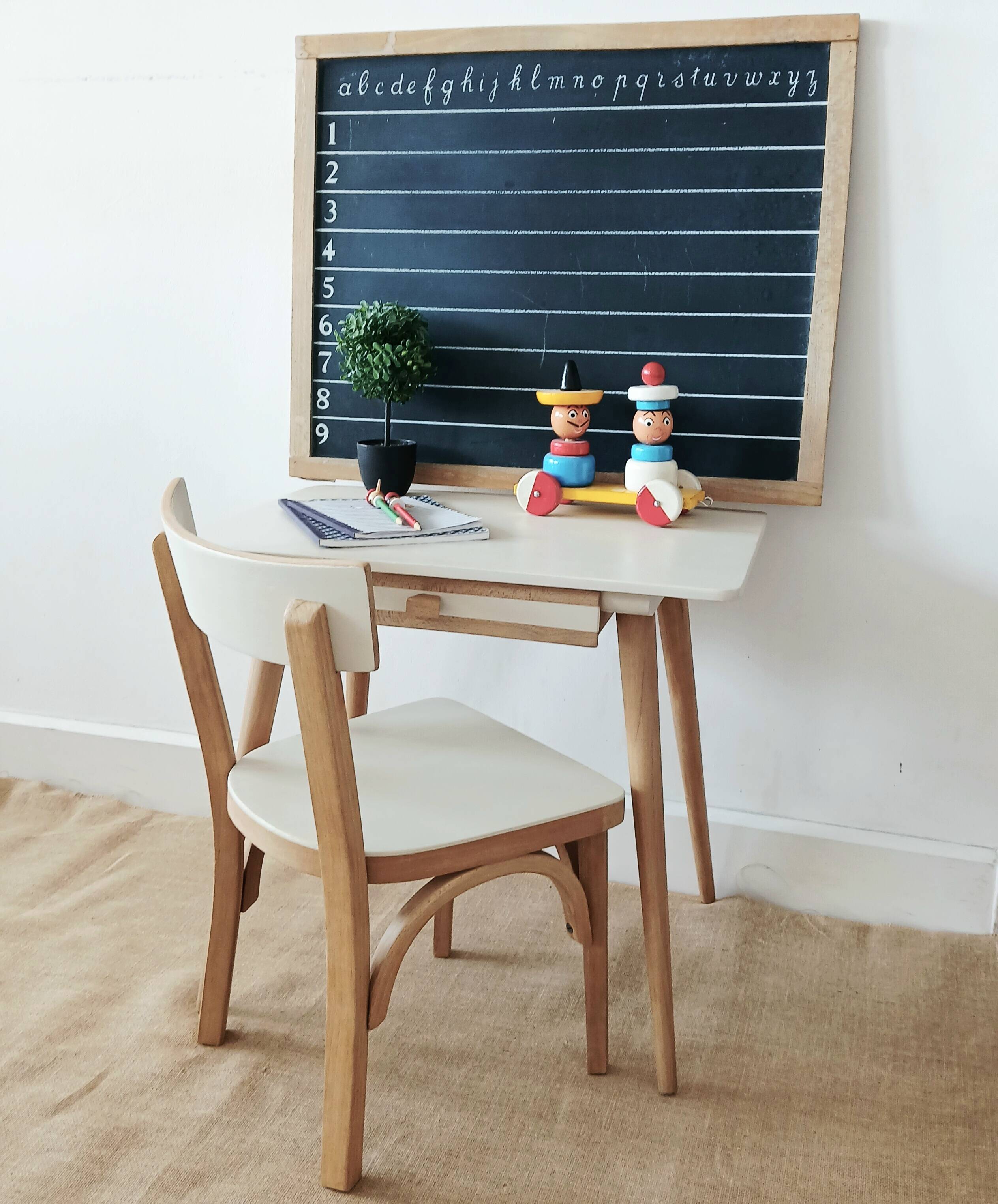 CHILDREN'S DESK AND CHAIR BAUMANN
